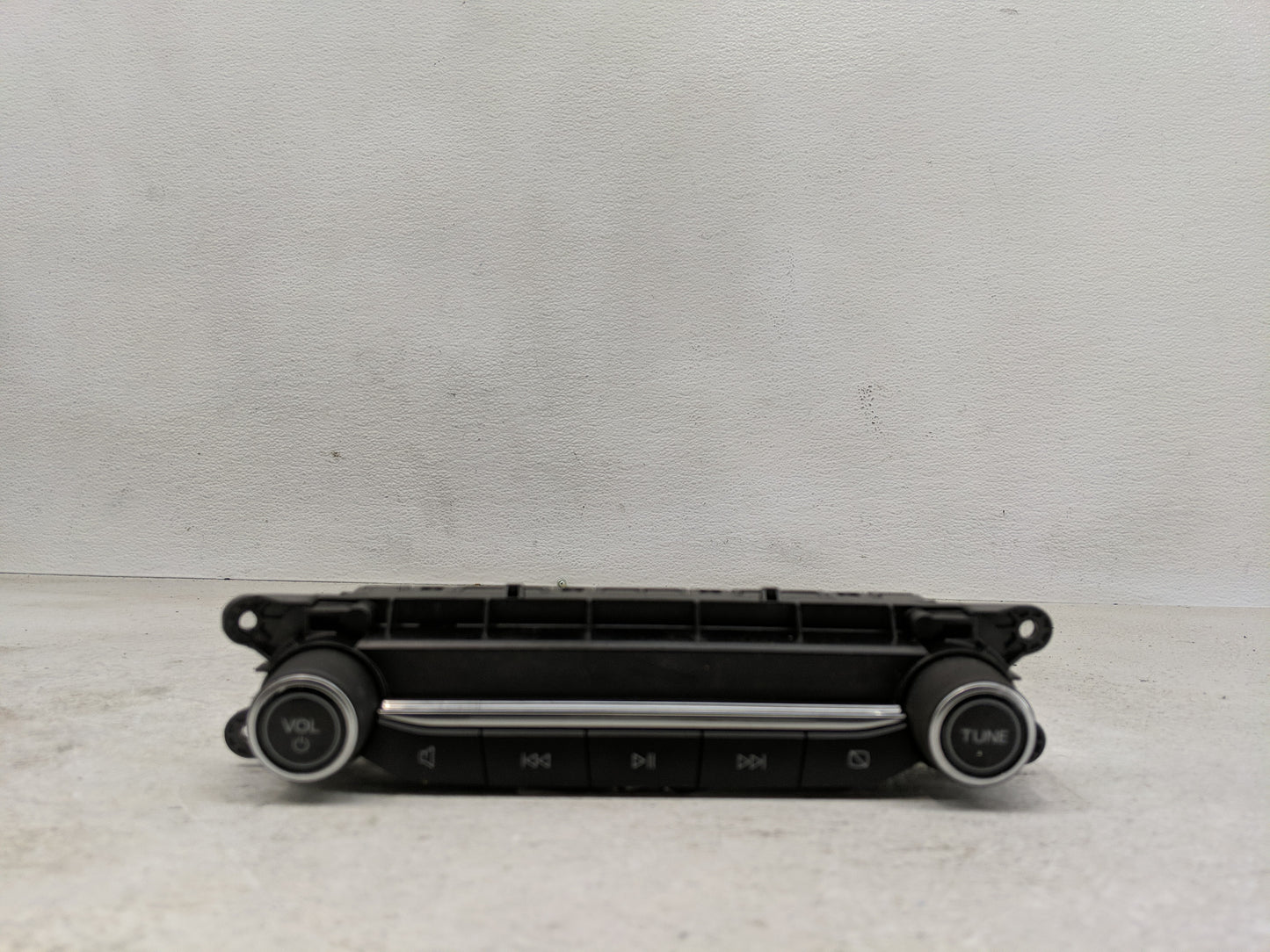 2020-2020 Ford Escape Radio Control Panel - Oemusedautoparts1.com