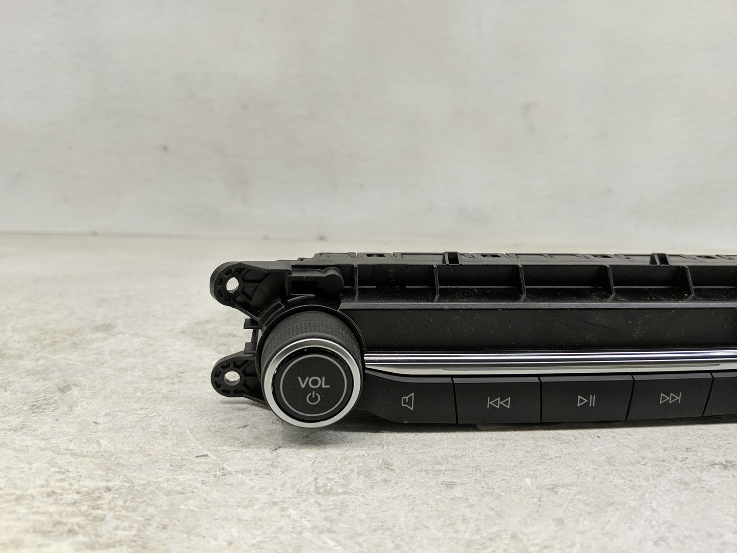 2020-2020 Ford Escape Radio Control Panel - Oemusedautoparts1.com