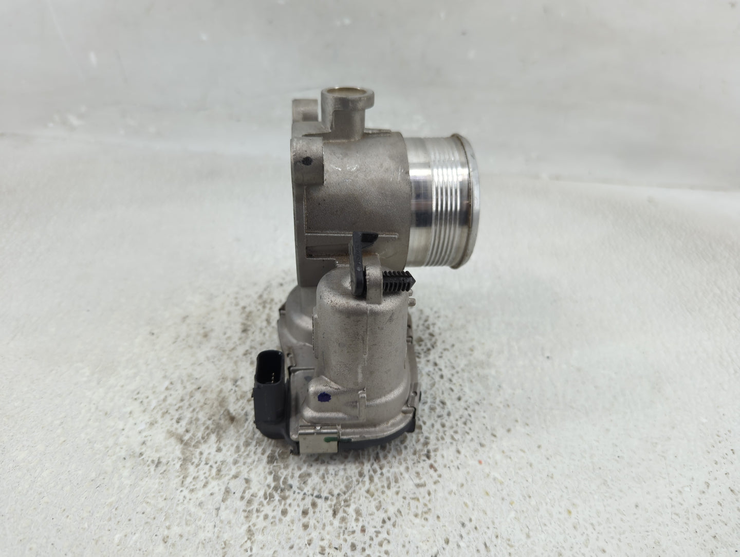 2020 Ford Escape Throttle Body P/N:P2GE-9F991-AC Fits Fits 2021 2022 OEM Used Auto Parts - Oemusedautoparts1.com