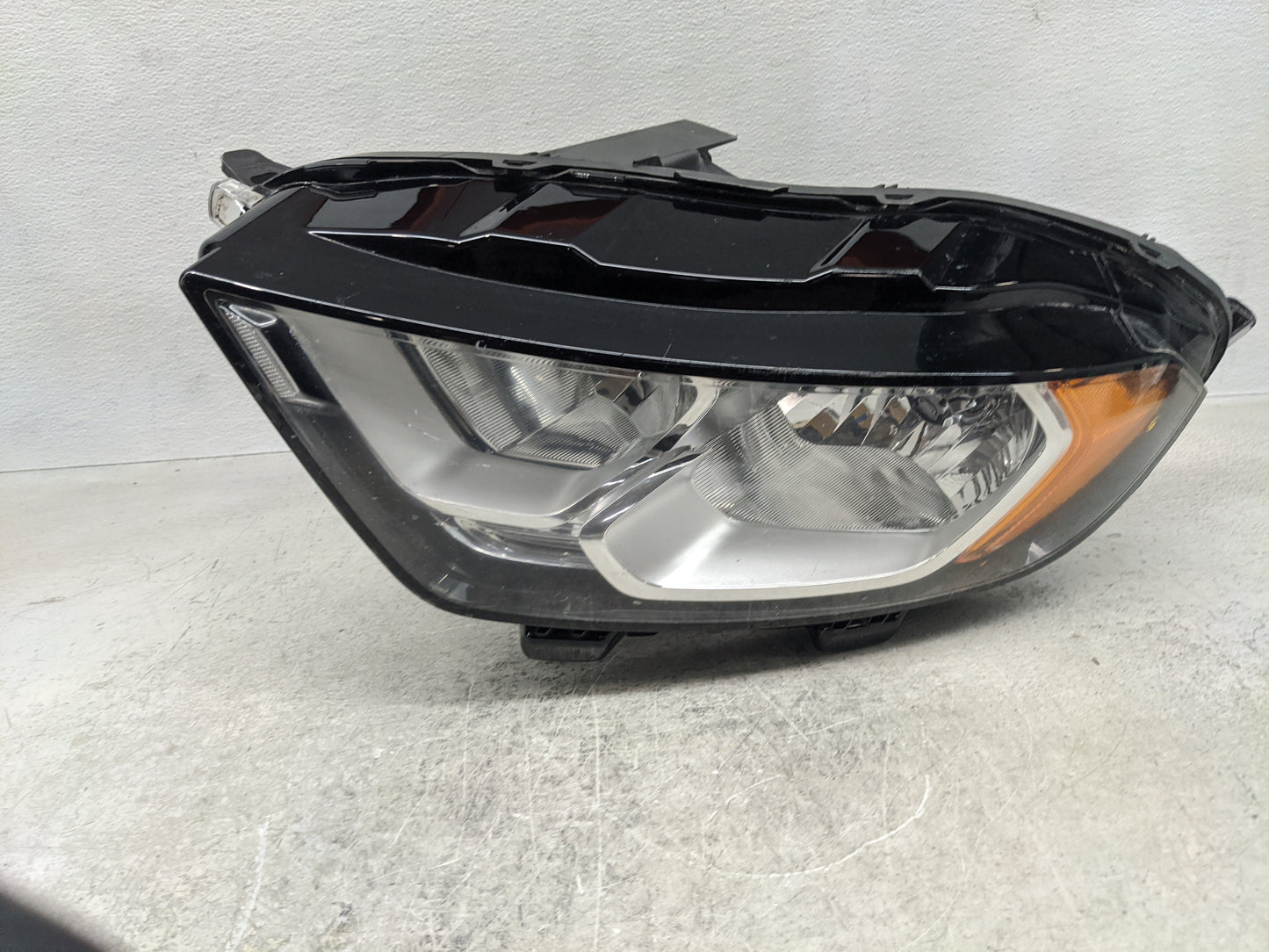 2020-2022 Ford Escape Tail Light Assembly Passenger Right OEM P/N:GN15-13W030-RE Fits Fits 2020 2021 2022 OEM Used Auto Part