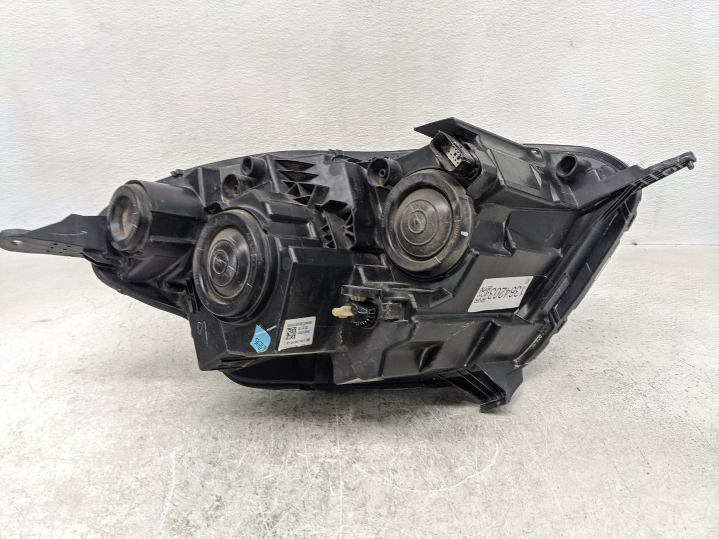 2020-2022 Ford Escape Tail Light Assembly Passenger Right OEM P/N:GN15-13W030-RE Fits Fits 2020 2021 2022 OEM Used Auto Part