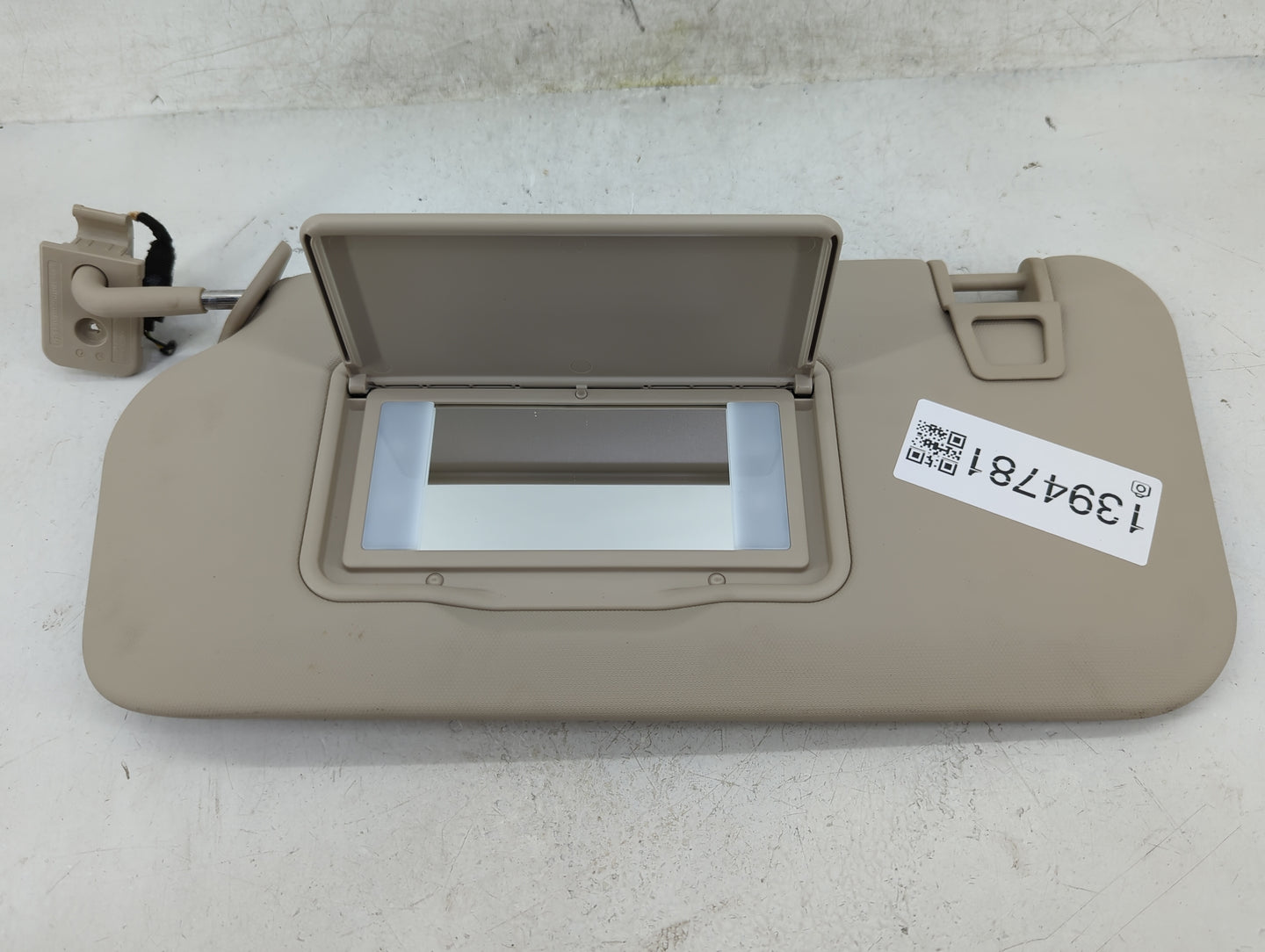 2020 Ford Escape Sun Visor Shade Replacement Driver Left Mirror Fits OEM Used Auto Parts - Oemusedautoparts1.com