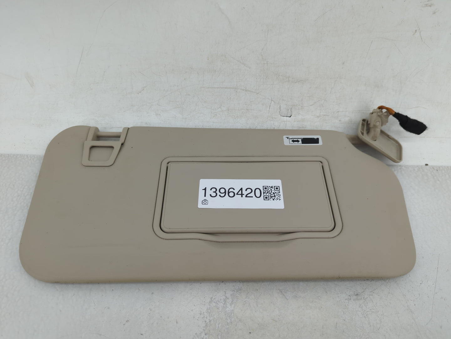 2020 Ford Escape Sun Visor Shade Replacement Driver Left Mirror Fits OEM Used Auto Parts - Oemusedautoparts1.com