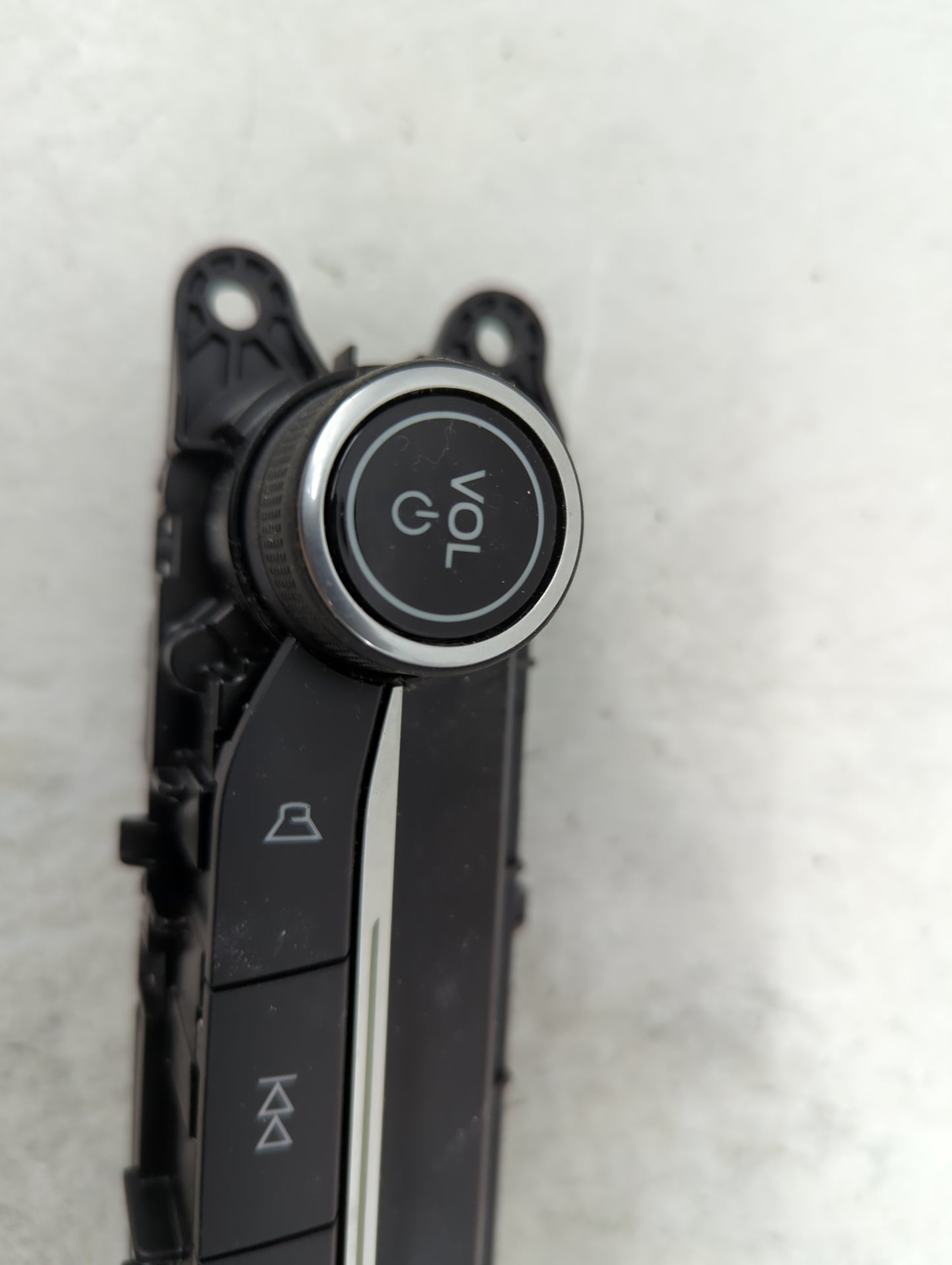 2020-2020 Ford Escape Radio Control Panel - Oemusedautoparts1.com