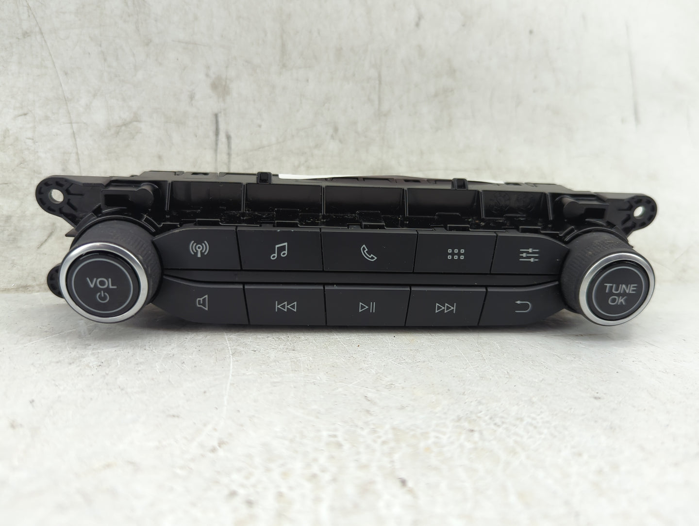 2020-2022 Ford Escape Radio AM FM Cd Player Receiver Replacement P/N:LJ6T-18K811-AB Fits Fits 2020 2021 2022 OEM Used Auto P