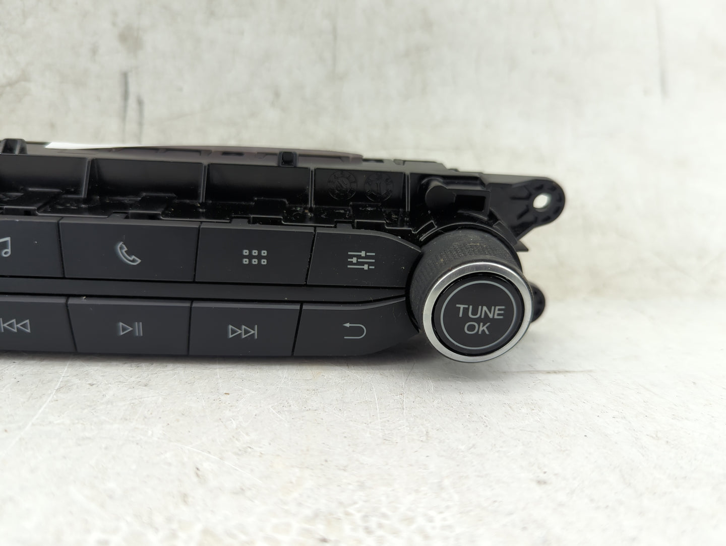 2020-2022 Ford Escape Radio AM FM Cd Player Receiver Replacement P/N:LJ6T-18K811-AB Fits Fits 2020 2021 2022 OEM Used Auto P