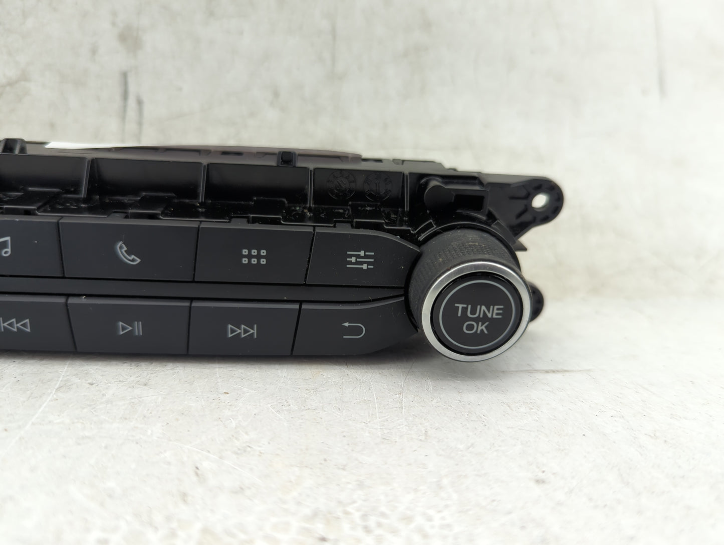 2020-2022 Ford Escape Radio AM FM Cd Player Receiver Replacement P/N:LJ6T-18K811-AB Fits Fits 2020 2021 2022 OEM Used Auto P