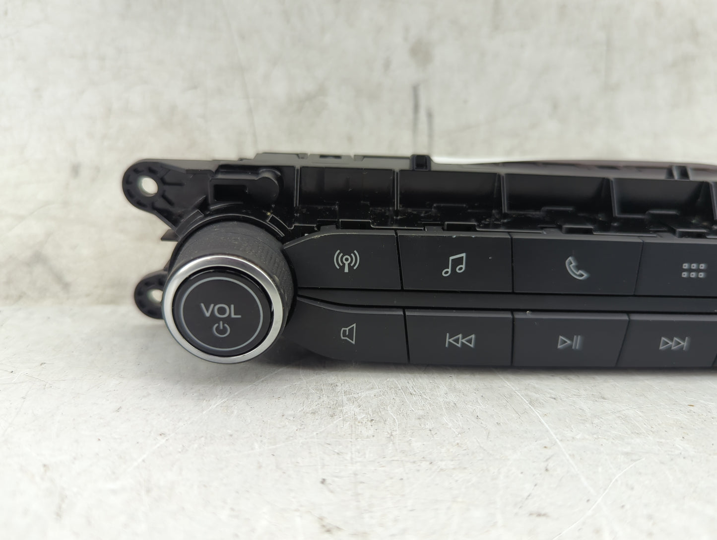 2020-2022 Ford Escape Radio AM FM Cd Player Receiver Replacement P/N:LJ6T-18K811-AB Fits Fits 2020 2021 2022 OEM Used Auto P