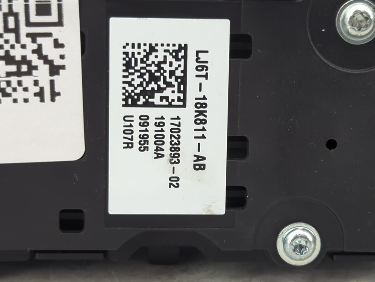 2020-2022 Ford Escape Radio AM FM Cd Player Receiver Replacement P/N:LJ6T-18K811-AB Fits Fits 2020 2021 2022 OEM Used Auto P