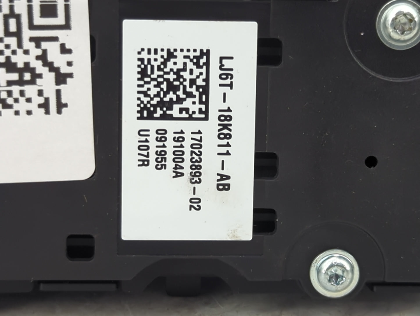 2020-2022 Ford Escape Radio AM FM Cd Player Receiver Replacement P/N:LJ6T-18K811-AB Fits Fits 2020 2021 2022 OEM Used Auto P