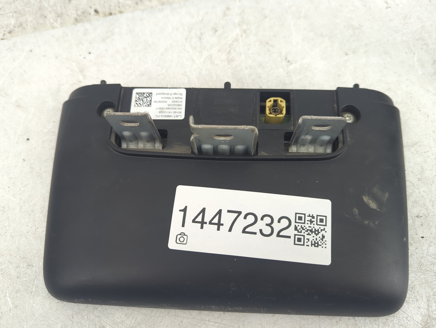 2020 Ford Escape Third Brake Light Tail Light P/N:LJ6T-18B955-FC Fits OEM Used Auto Parts - Oemusedautoparts1.com