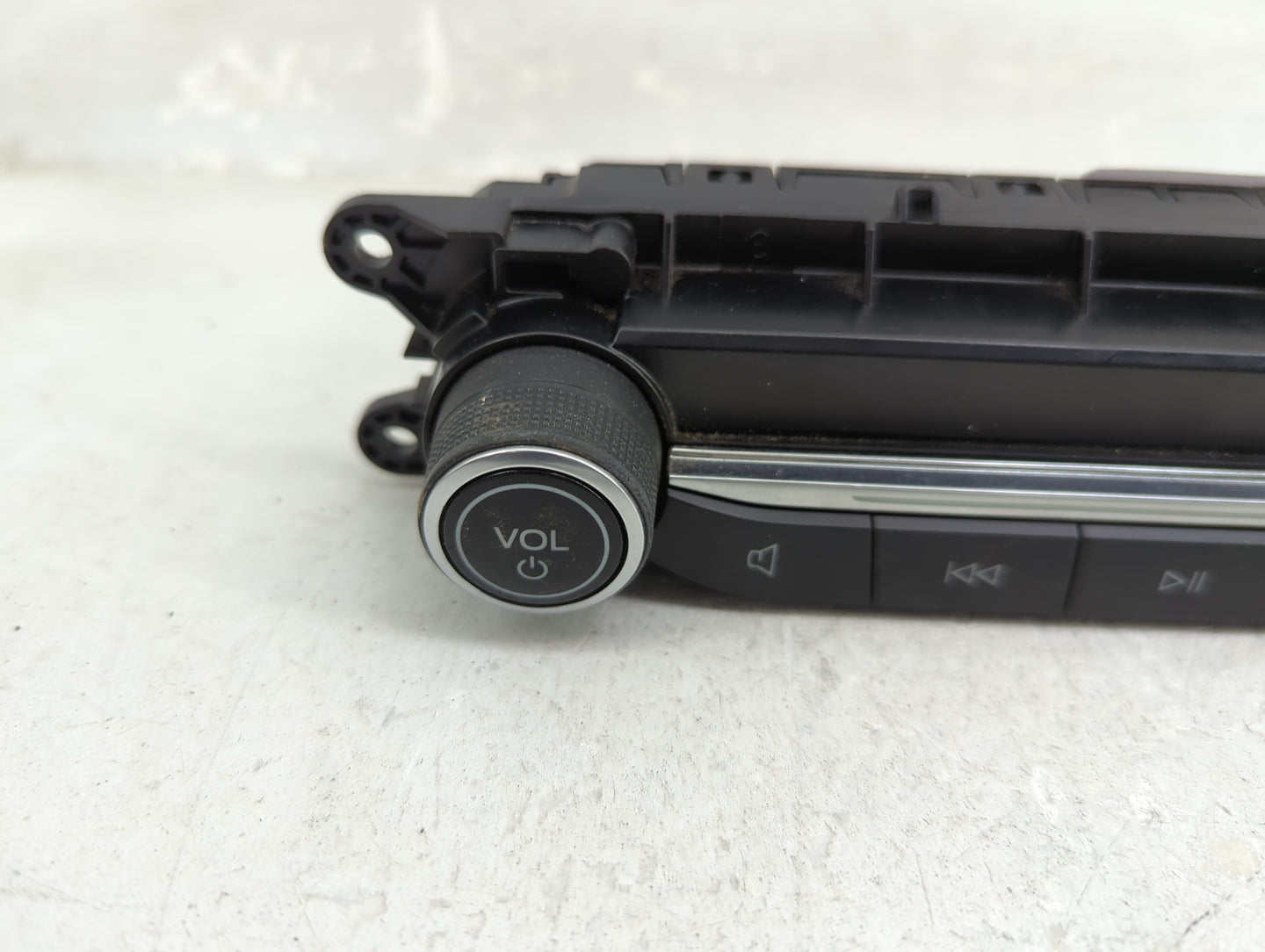 2020-2020 Ford Escape Radio Control Panel - Oemusedautoparts1.com