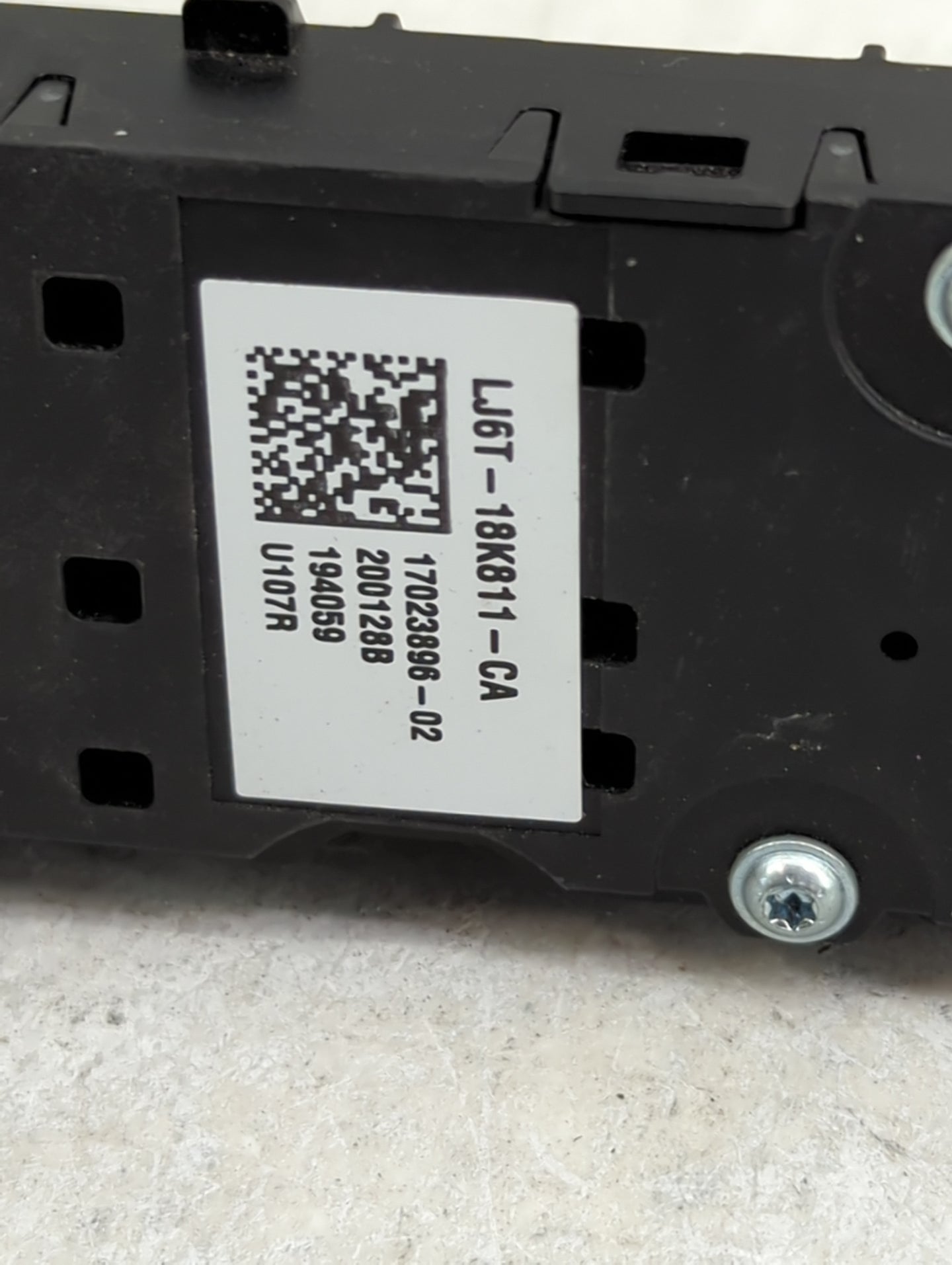 2020-2020 Ford Escape Radio Control Panel - Oemusedautoparts1.com