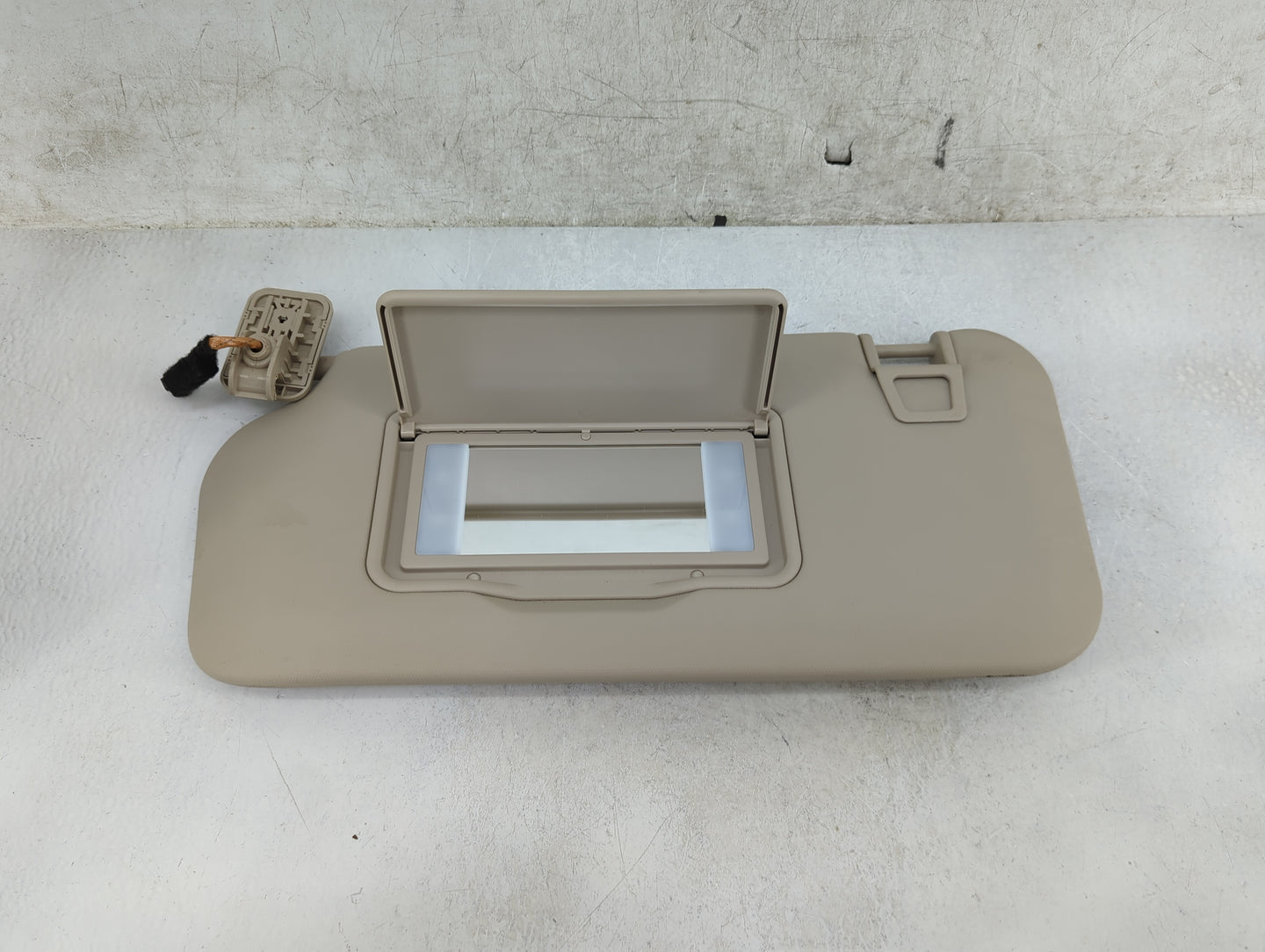 2020 Ford Escape Sun Visor Shade Replacement Driver Left Mirror Fits OEM Used Auto Parts - Oemusedautoparts1.com