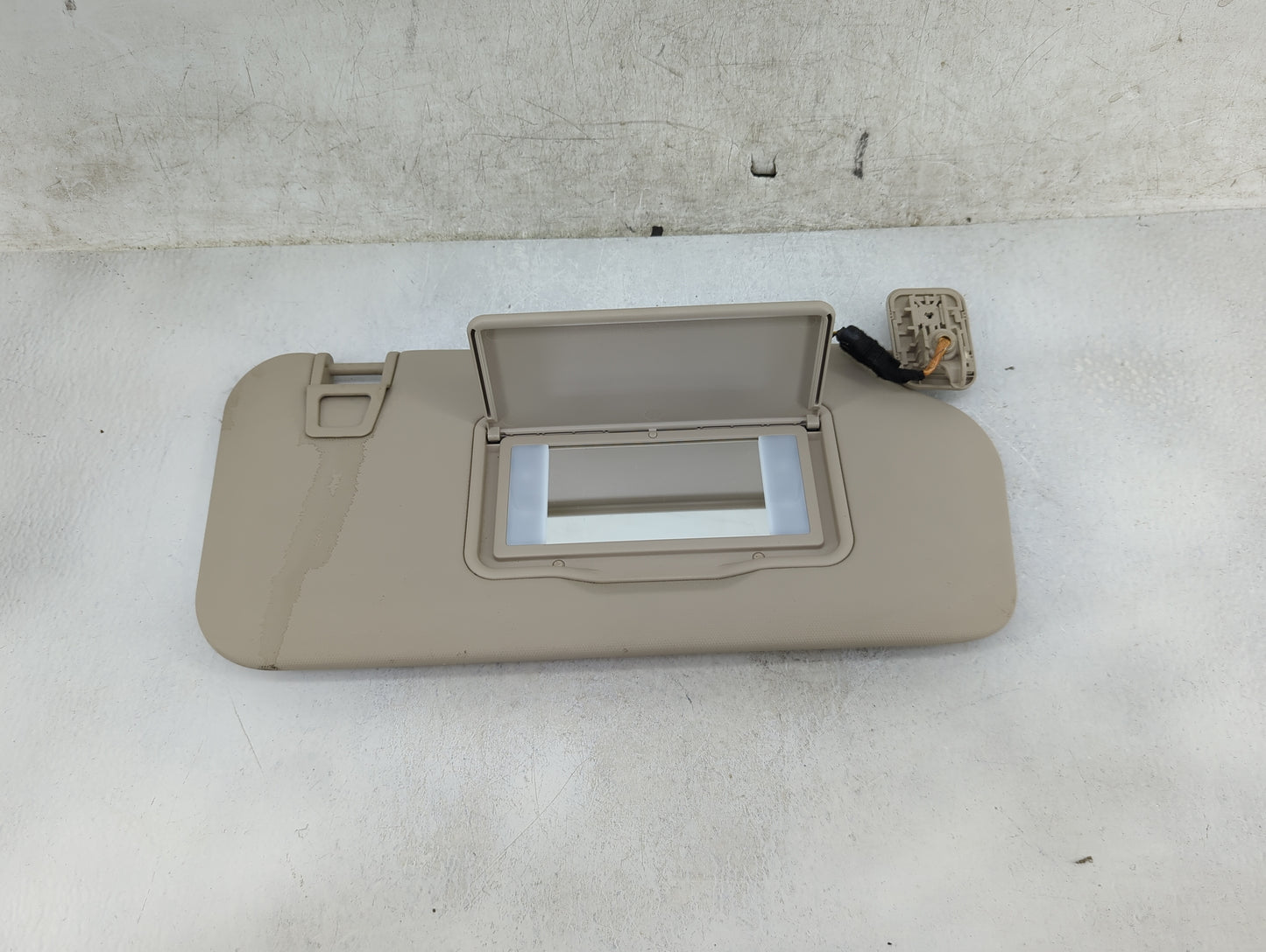 2020 Ford Escape Sun Visor Shade Replacement Passenger Right Mirror Fits OEM Used Auto Parts - Oemusedautoparts1.com