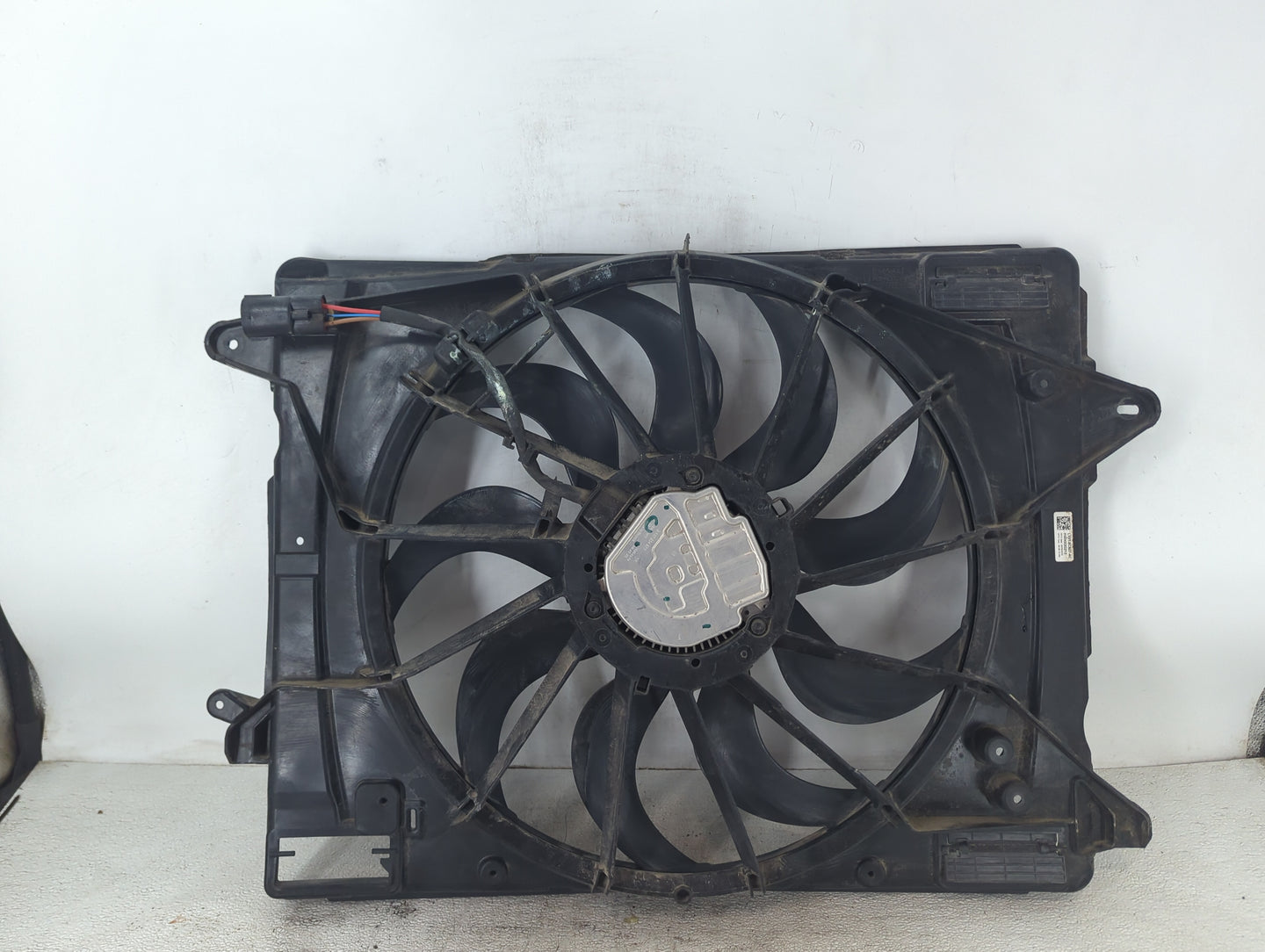 2020-2022 Ford Escape Electric Radiator Cooling Fan Motor Assembly P/N:LX61-8C607-AC F0HHX2G213 Fits Fits 2020 2021 2022 OEM