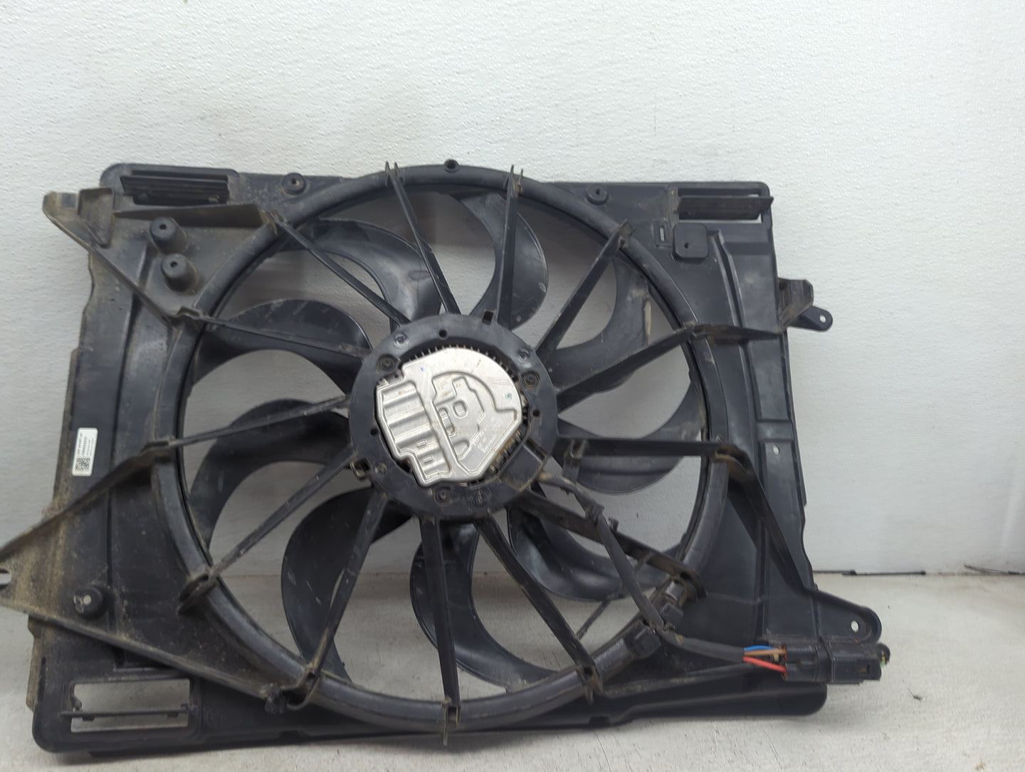 2020-2022 Ford Escape Electric Radiator Cooling Fan Motor Assembly P/N:LX61-8C607-AC F00HX2G213 Fits Fits 2020 2021 2022 OEM