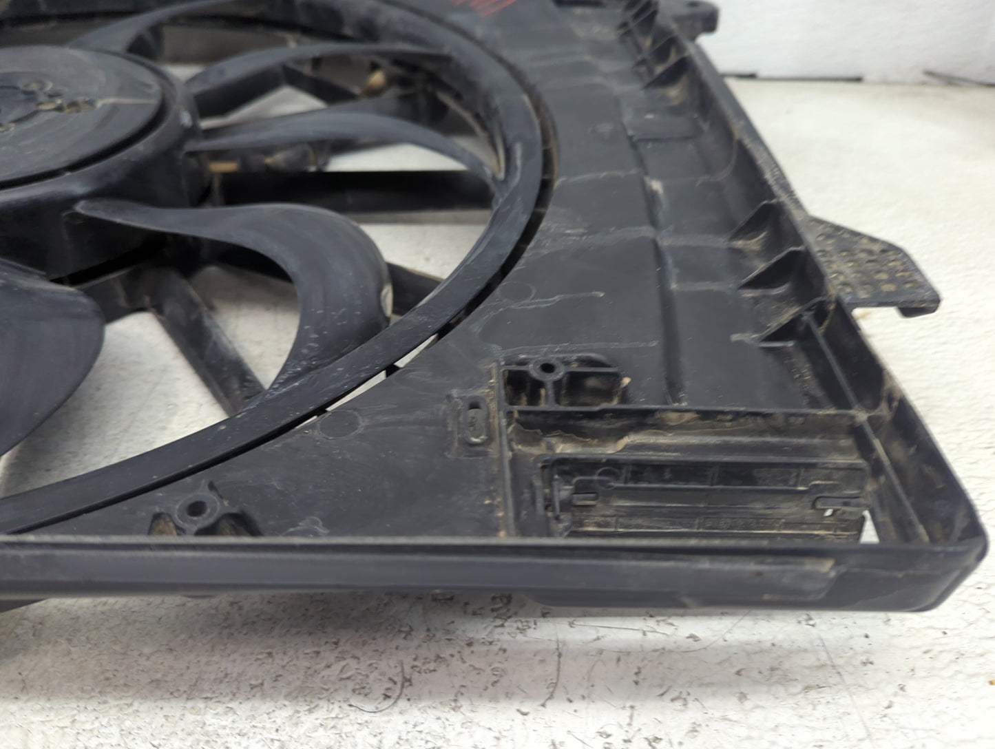 2020-2022 Ford Escape Electric Radiator Cooling Fan Motor Assembly P/N:LX61-8C607-AC F00HX2G213 Fits Fits 2020 2021 2022 OEM