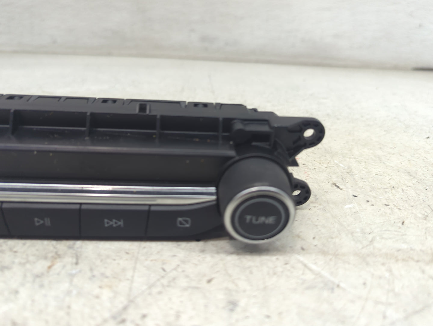 2020-2020 Ford Escape Radio Control Panel 1492713 - Oemusedautoparts1.com