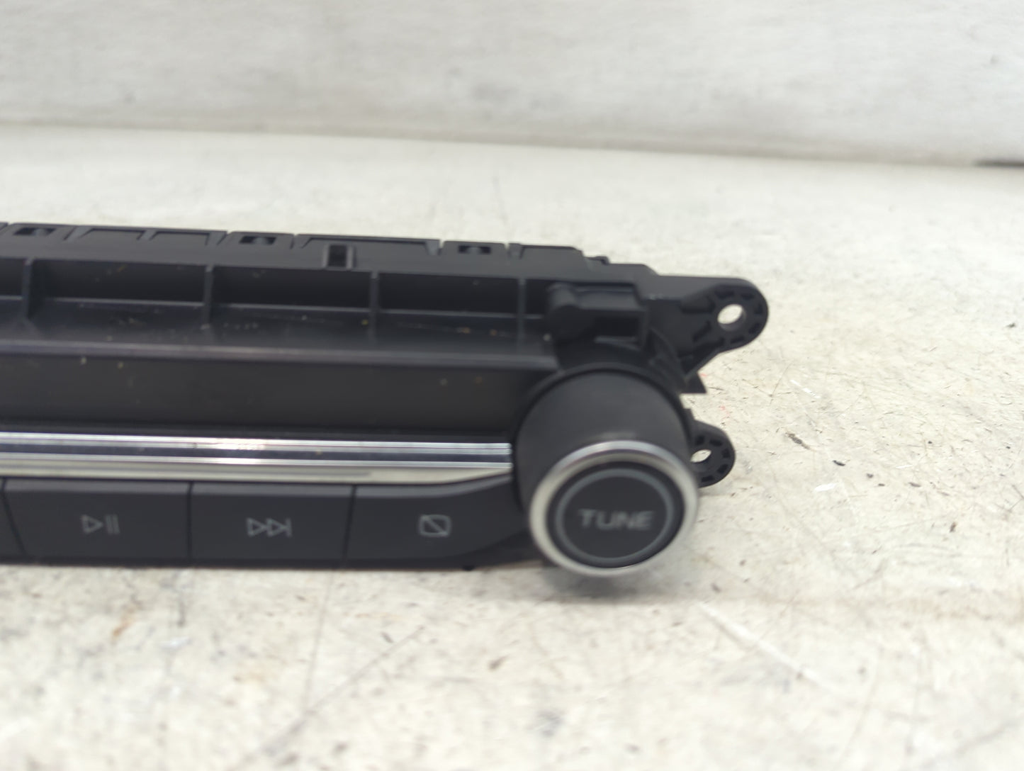 2020-2020 Ford Escape Radio Control Panel 1492713 - Oemusedautoparts1.com