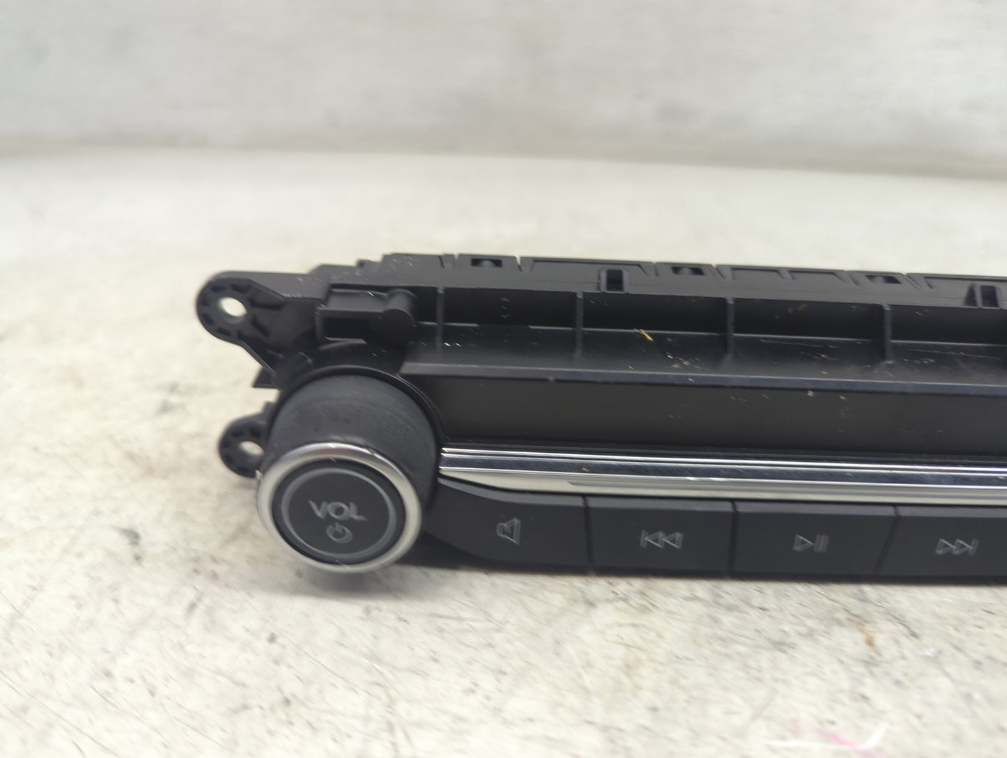 2020-2020 Ford Escape Radio Control Panel 1492713 - Oemusedautoparts1.com