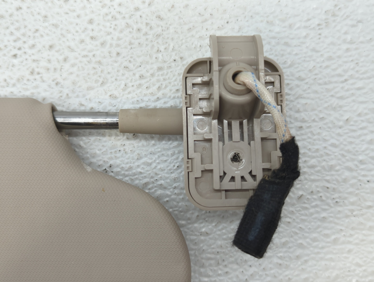2020 Ford Escape Sun Visor Shade Replacement Passenger Right Mirror Fits OEM Used Auto Parts - Oemusedautoparts1.com