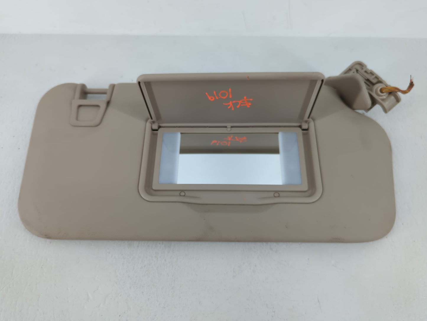 2020 Ford Escape Sun Visor Shade Replacement Passenger Right Mirror Fits OEM Used Auto Parts - Oemusedautoparts1.com