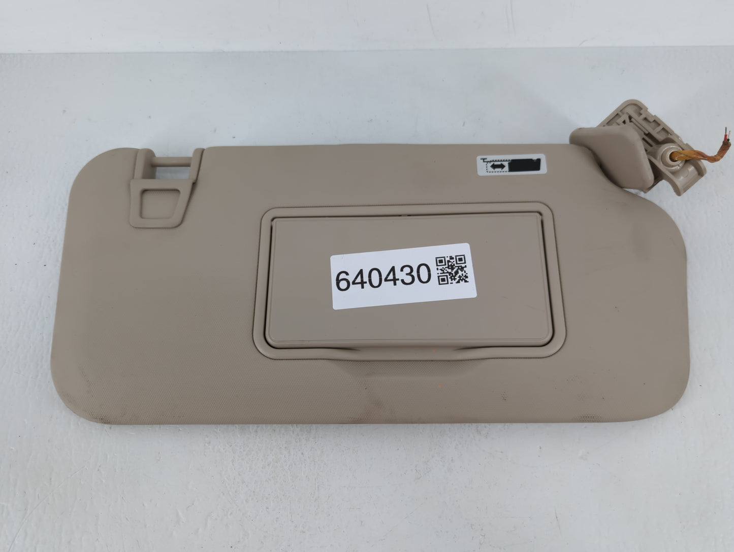 2020 Ford Escape Sun Visor Shade Replacement Passenger Right Mirror Fits OEM Used Auto Parts - Oemusedautoparts1.com