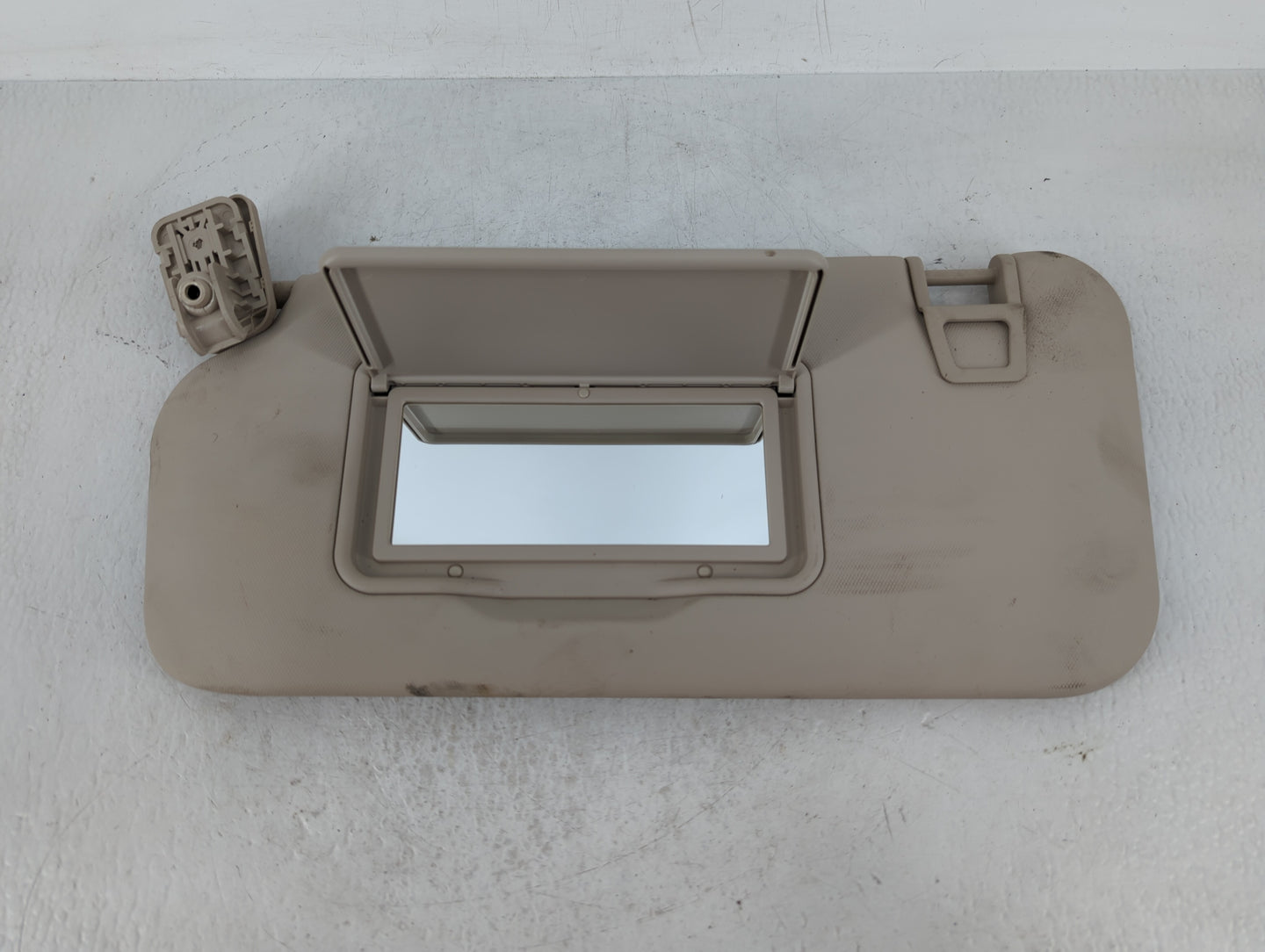 2020 Ford Escape Sun Visor Shade Replacement Driver Left Mirror Fits OEM Used Auto Parts - Oemusedautoparts1.com