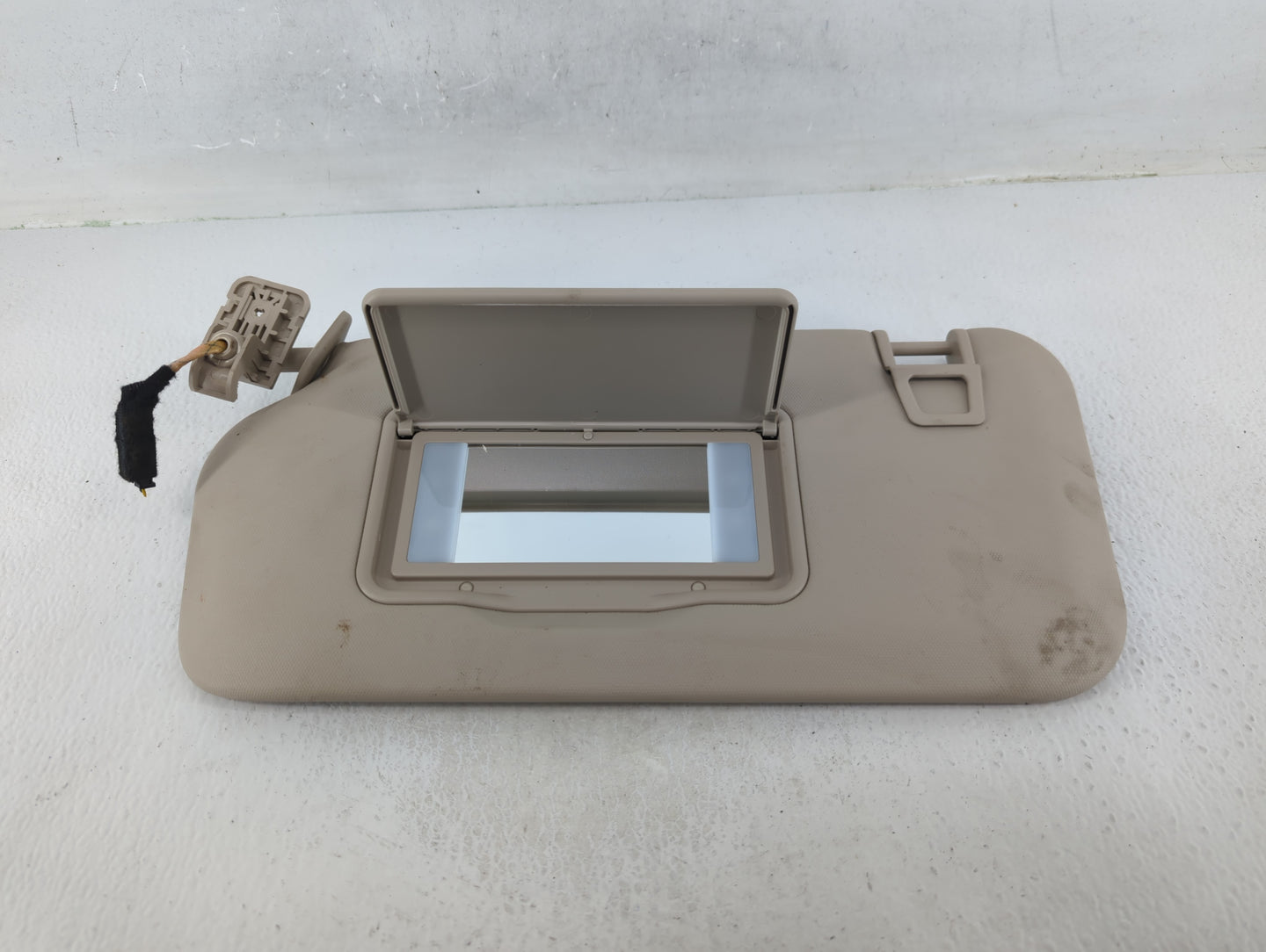 2020 Ford Escape Sun Visor Shade Replacement Driver Left Mirror Fits OEM Used Auto Parts - Oemusedautoparts1.com