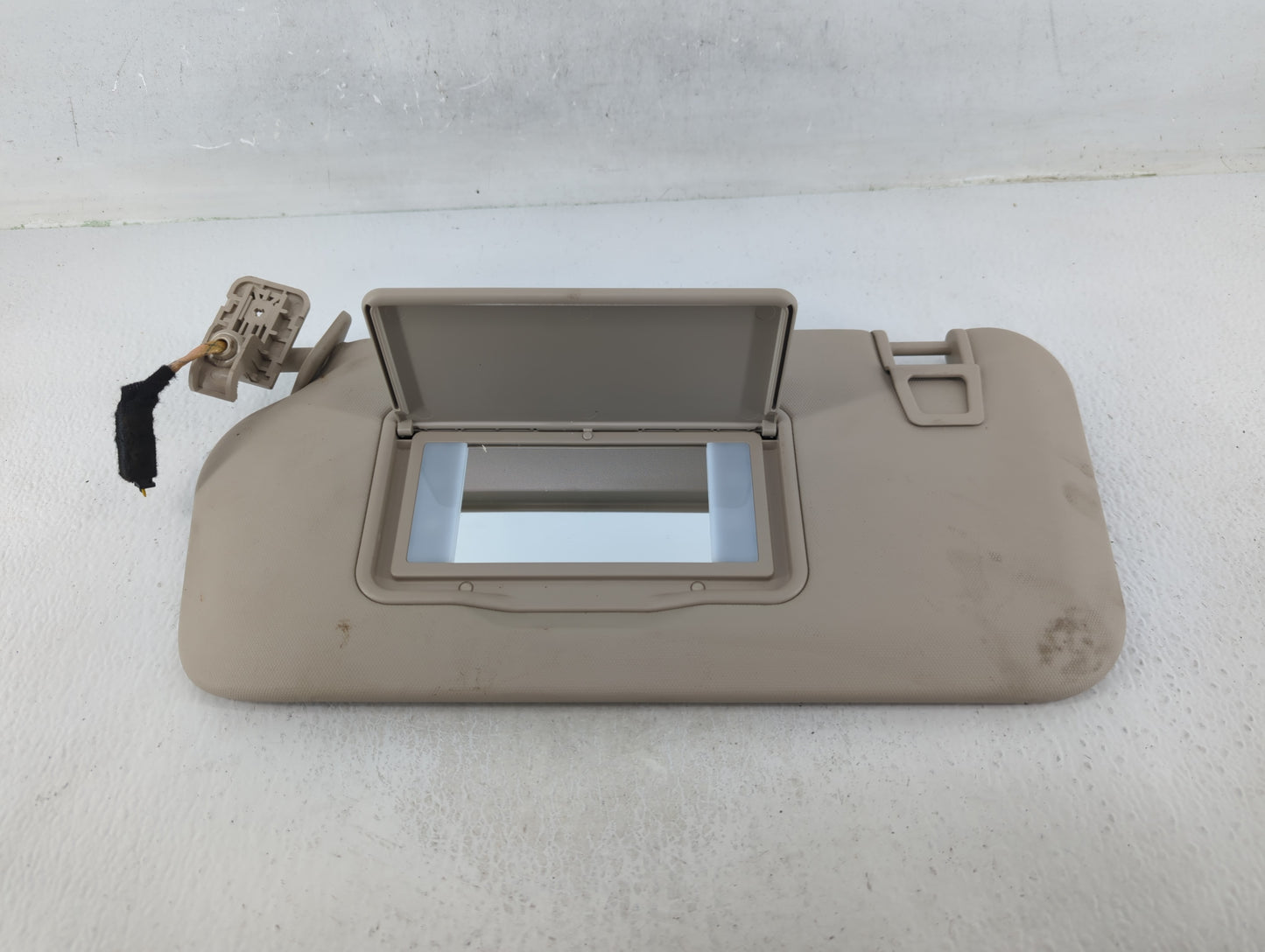 2020 Ford Escape Sun Visor Shade Replacement Driver Left Mirror Fits OEM Used Auto Parts - Oemusedautoparts1.com