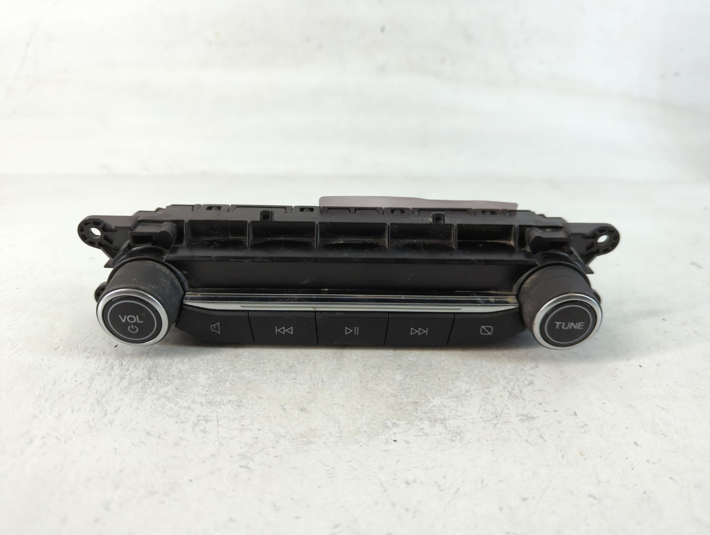 2020 Ford Escape Radio AM FM Cd Player Receiver Replacement P/N:LJ6T-18K811-CA Fits OEM Used Auto Parts - Oemusedautoparts1.