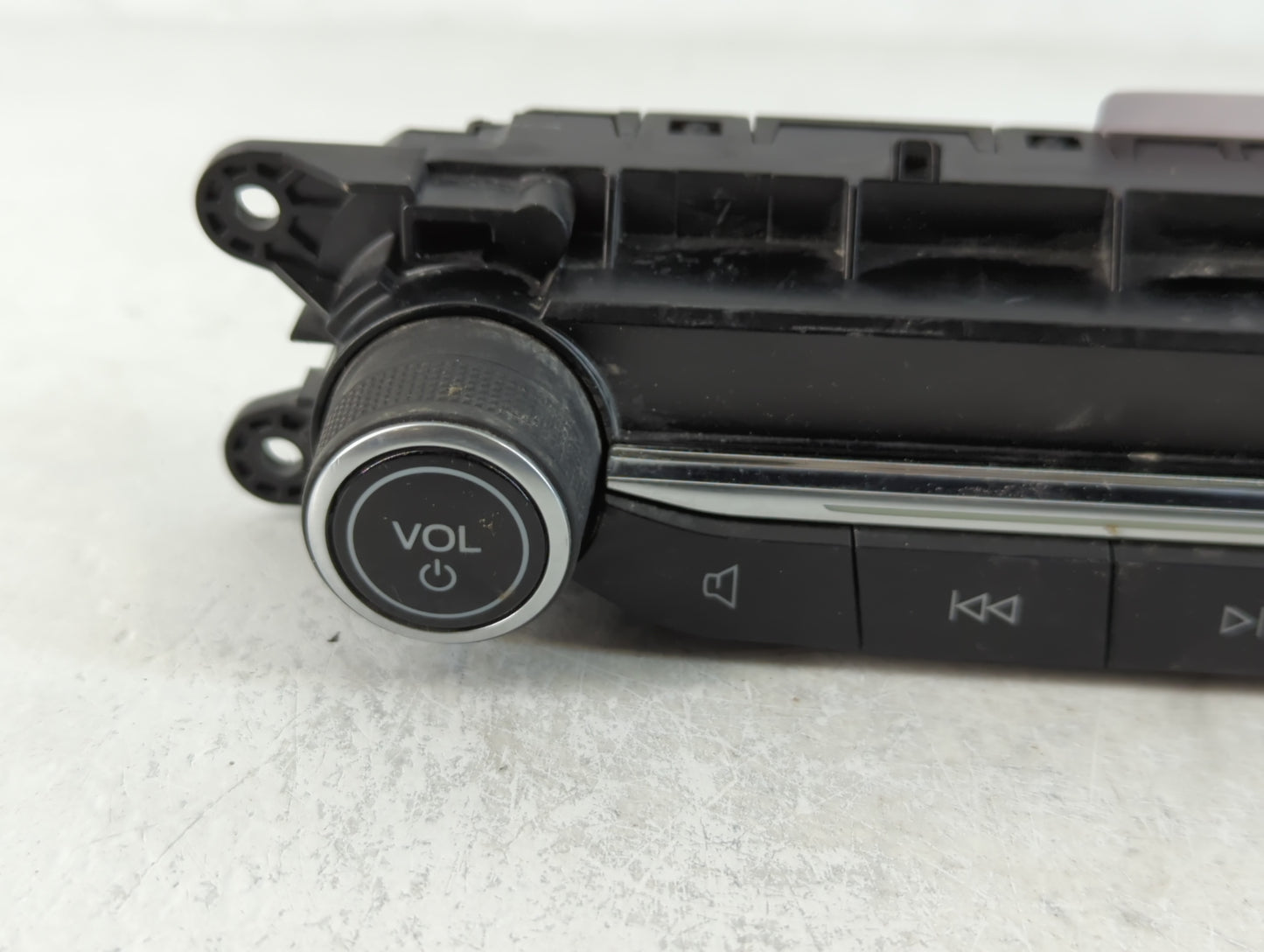 2020 Ford Escape Radio AM FM Cd Player Receiver Replacement P/N:LJ6T-18K811-CA Fits OEM Used Auto Parts - Oemusedautoparts1.