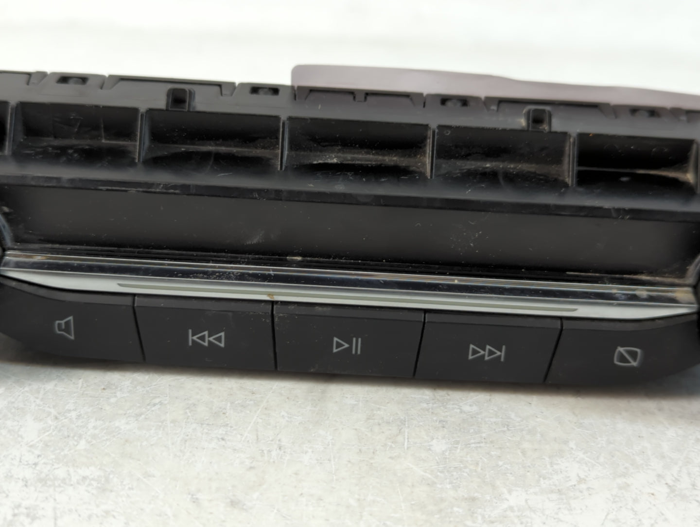 2020 Ford Escape Radio AM FM Cd Player Receiver Replacement P/N:LJ6T-18K811-CA Fits OEM Used Auto Parts - Oemusedautoparts1.