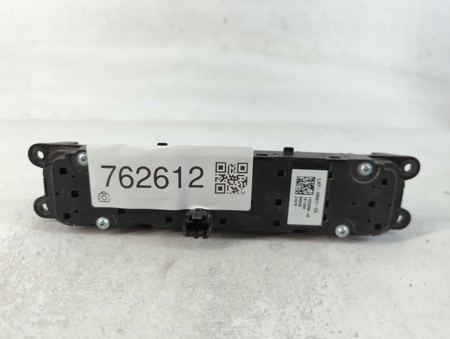 2020 Ford Escape Radio AM FM Cd Player Receiver Replacement P/N:LJ6T-18K811-CA Fits OEM Used Auto Parts - Oemusedautoparts1.