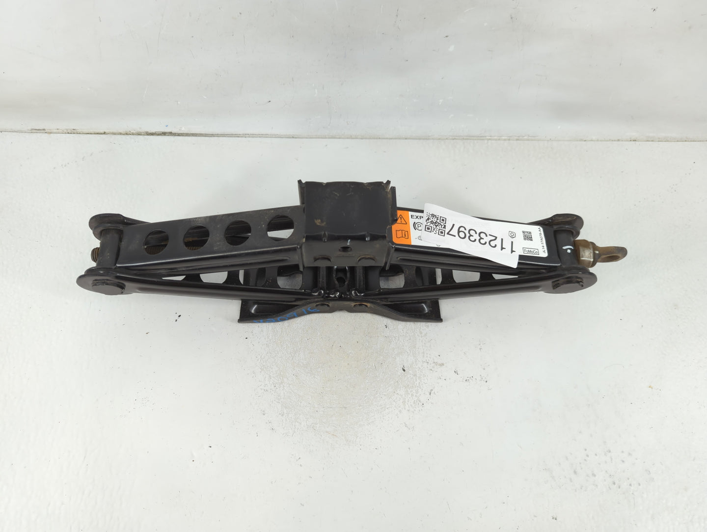 2020 Ford Expedition Spare Scissor Car Jack - Oemusedautoparts1.com