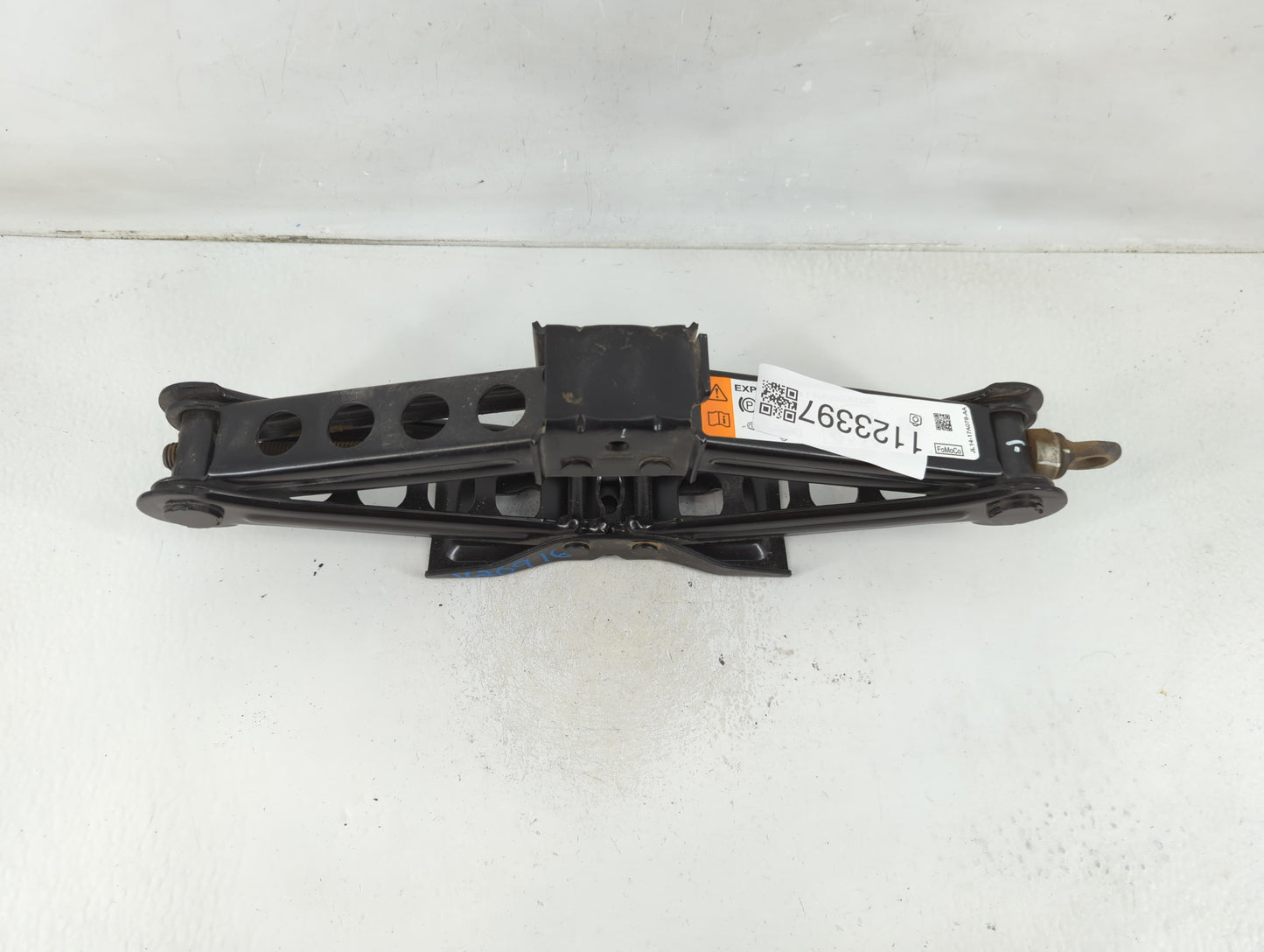 2020 Ford Expedition Spare Scissor Car Jack - Oemusedautoparts1.com