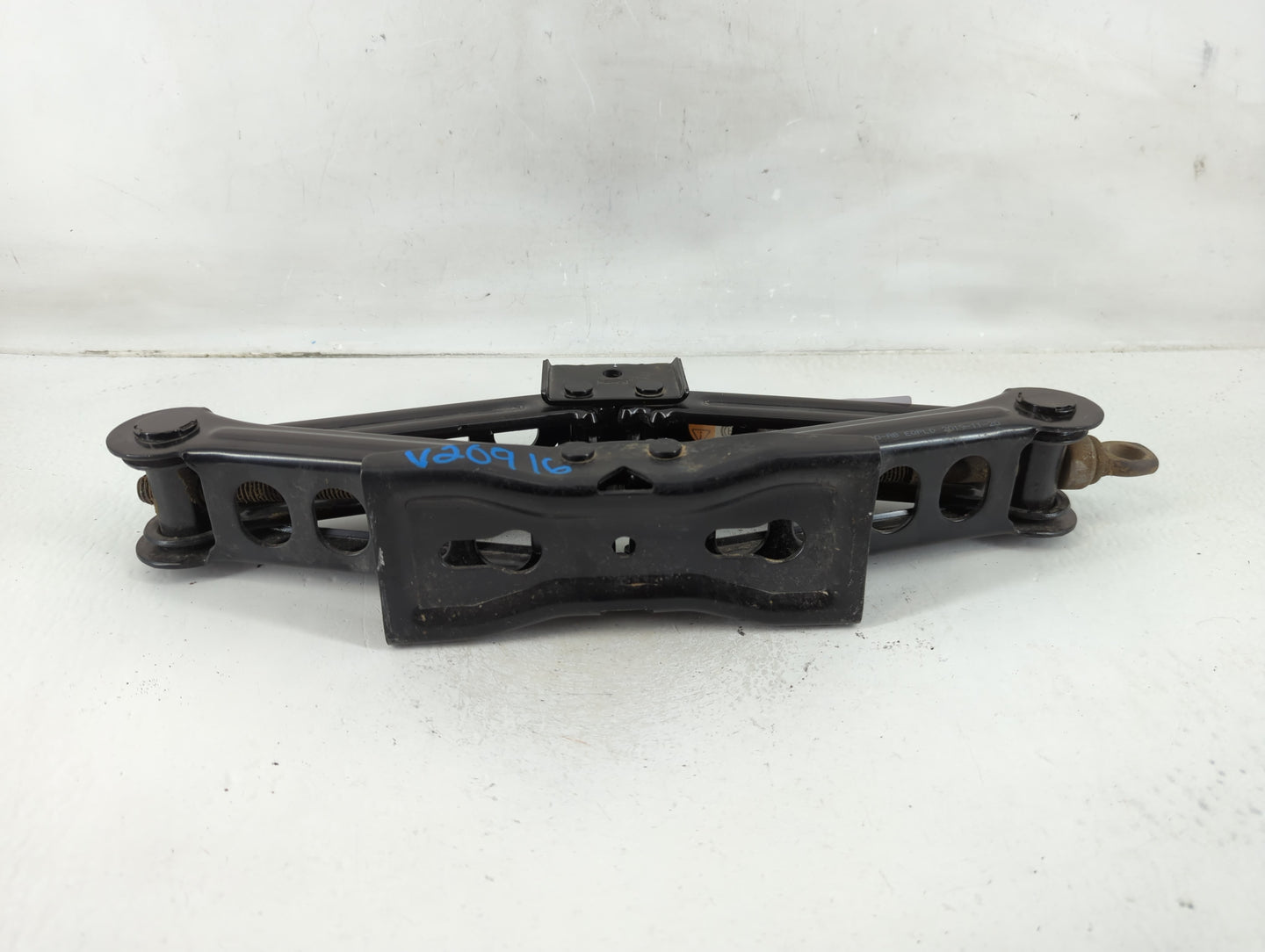 2020 Ford Expedition Spare Scissor Car Jack - Oemusedautoparts1.com