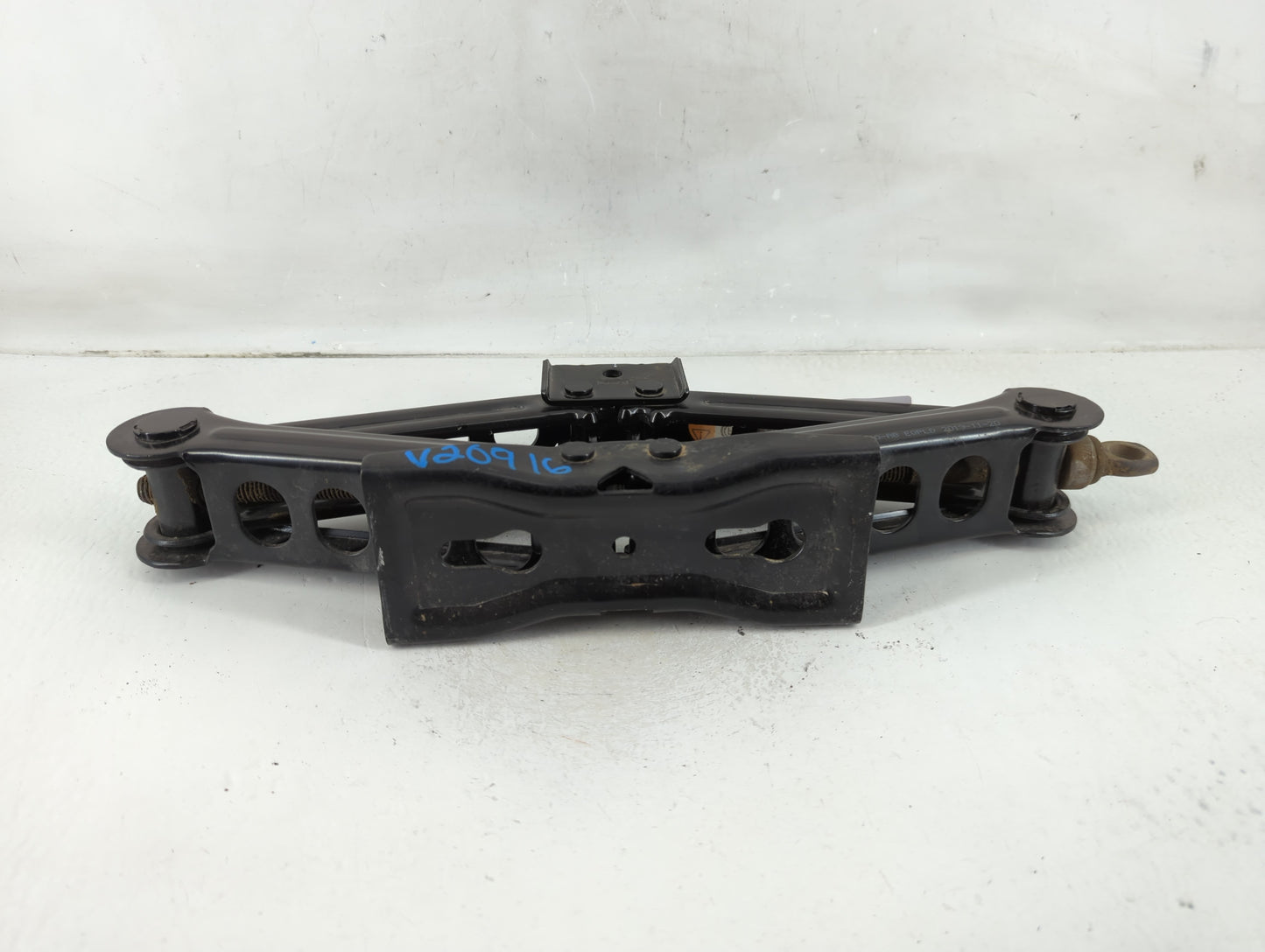 2020 Ford Expedition Spare Scissor Car Jack - Oemusedautoparts1.com