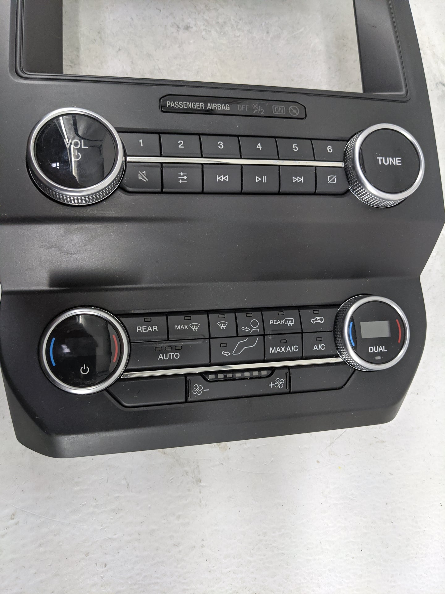 2020-2021 Ford Expedition Radio Control Panel 1483029 - Oemusedautoparts1.com