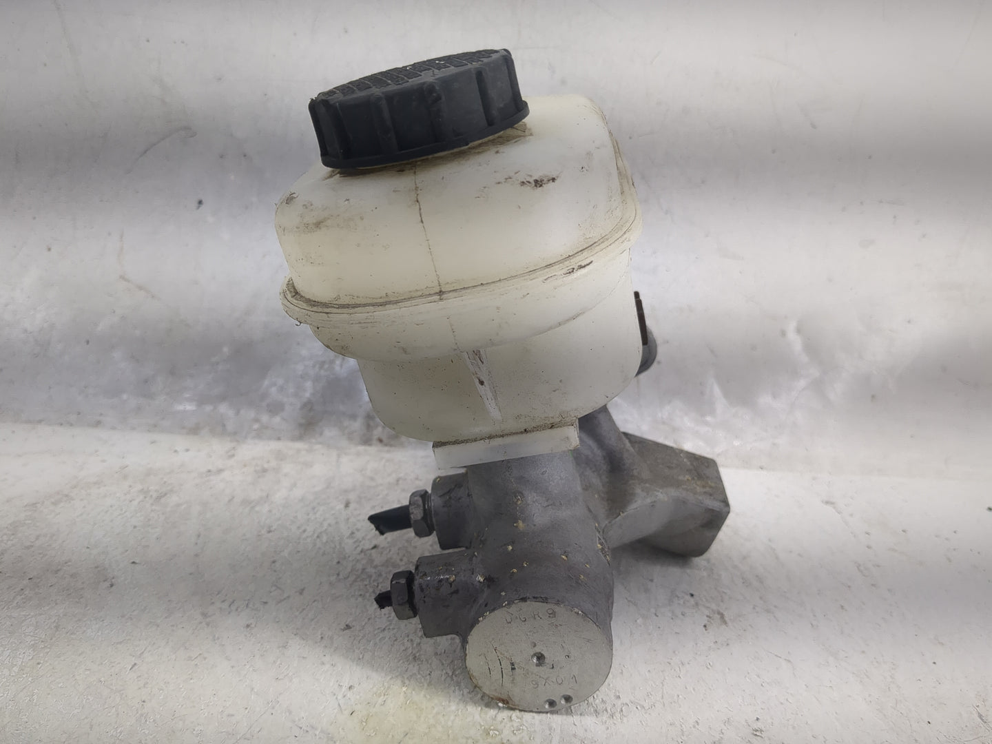 2018-2021 Ford Expedition Brake Master Cylinder 1498342 - Oemusedautoparts1.com