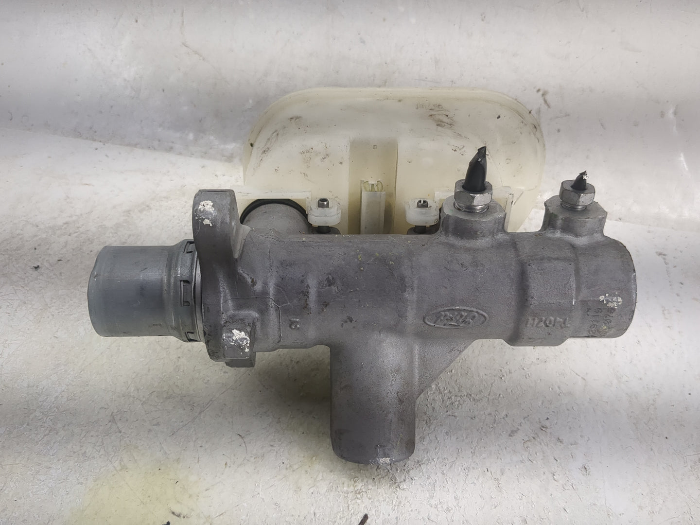 2018-2021 Ford Expedition Brake Master Cylinder 1498342 - Oemusedautoparts1.com