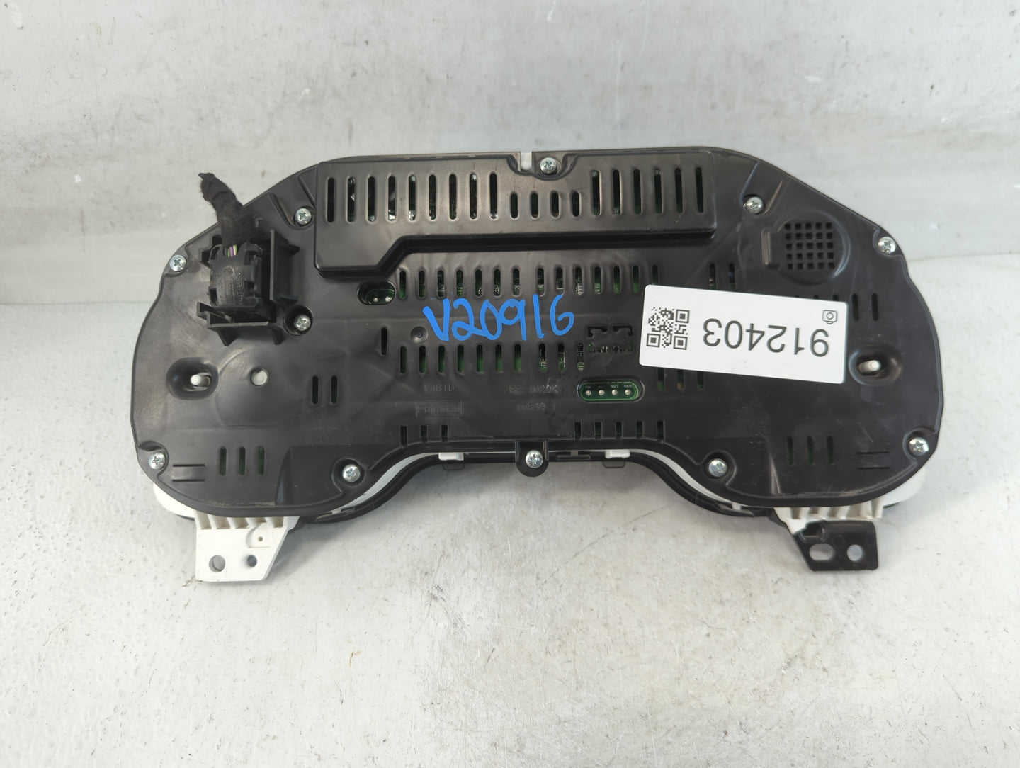 2018-2021 Ford Expedition Instrument Cluster Speedometer Gauges P/N:LL1T-10849-ED Fits Fits 2018 2019 2020 2021 OEM Used Aut