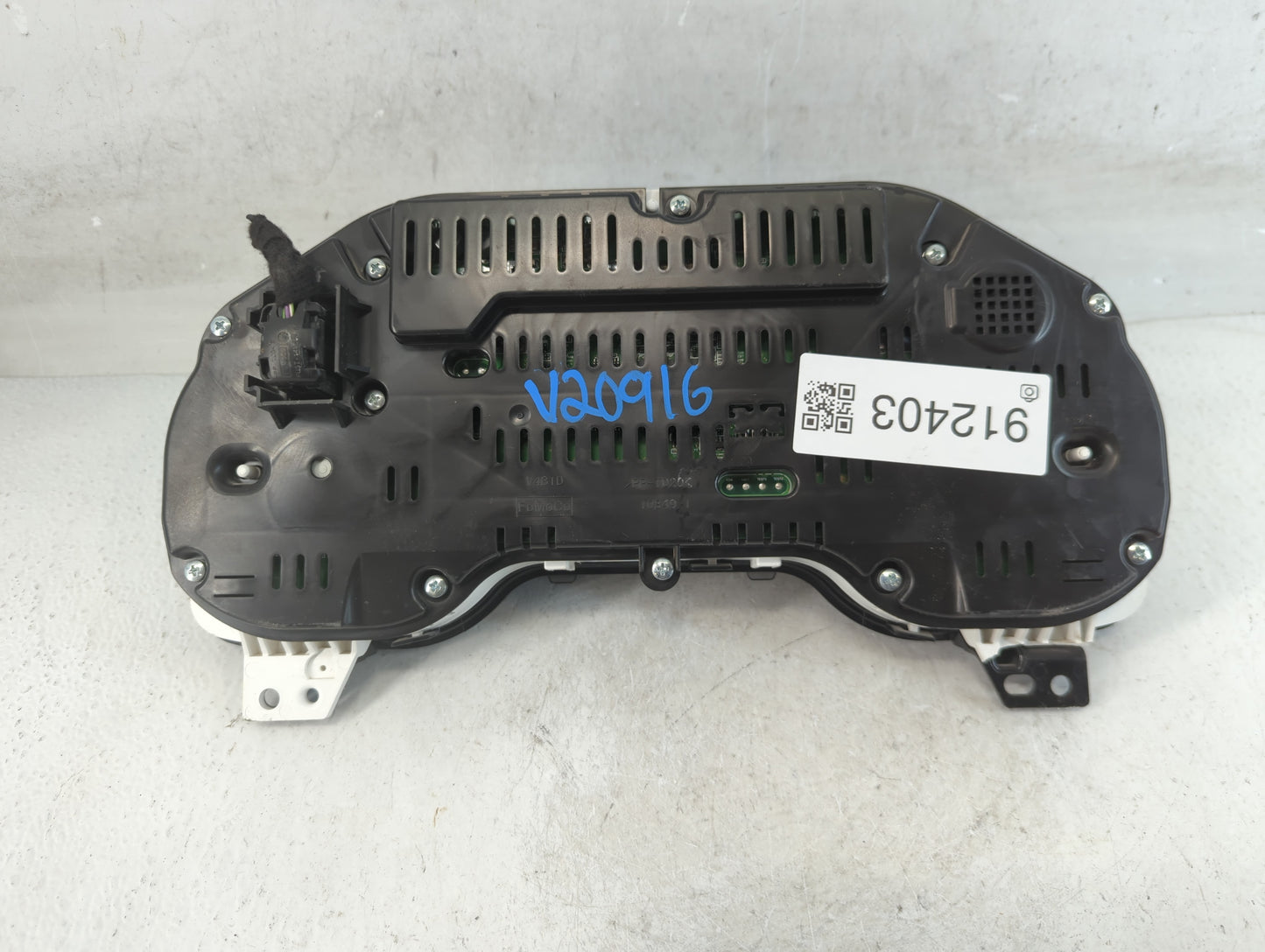 2018-2021 Ford Expedition Instrument Cluster Speedometer Gauges P/N:LL1T-10849-ED Fits Fits 2018 2019 2020 2021 OEM Used Aut