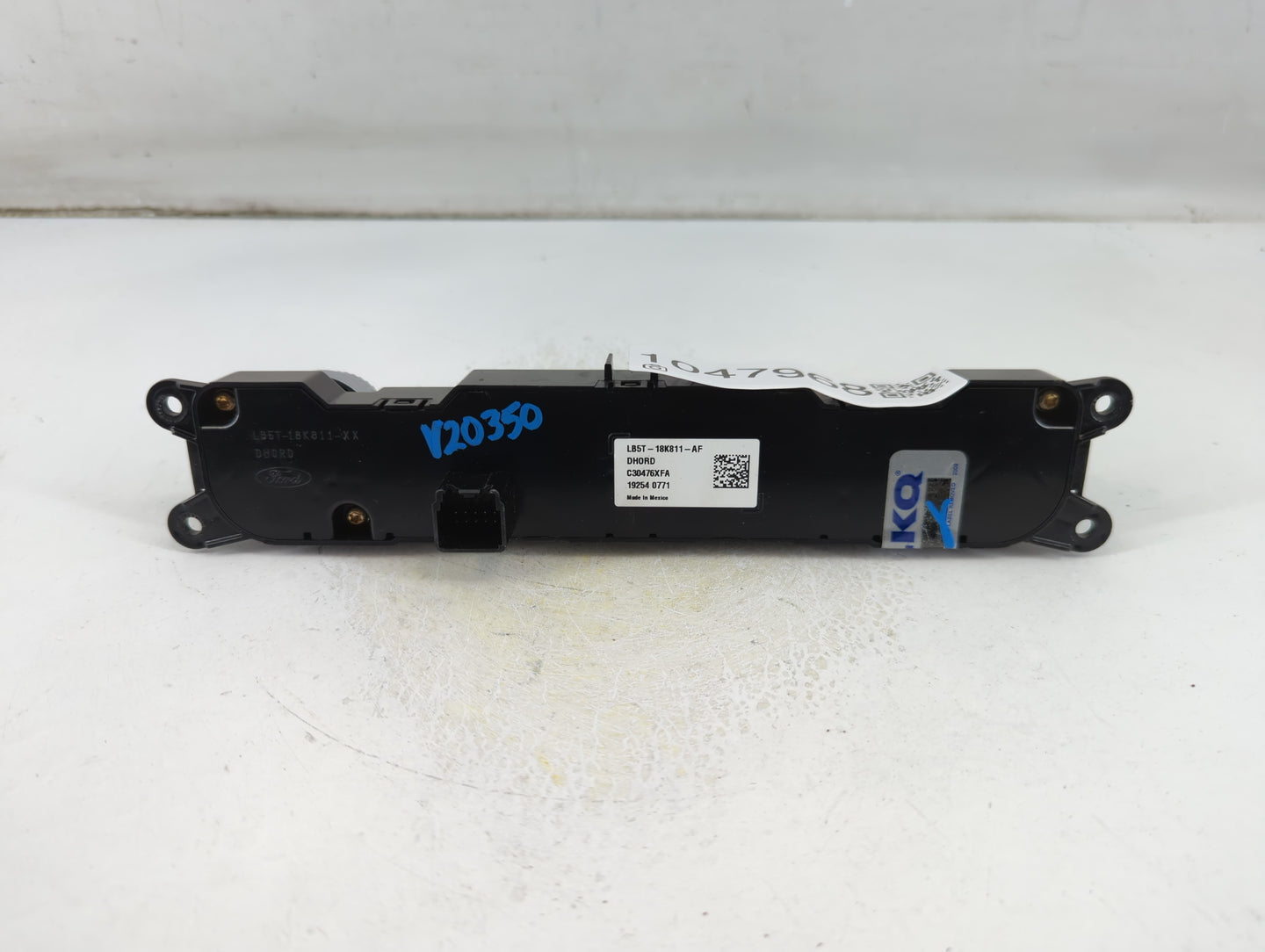 2020-2022 Ford Explorer Radio AM FM Cd Player Receiver Replacement P/N:LB5T-18K811-AF Fits Fits 2020 2021 2022 OEM Used Auto