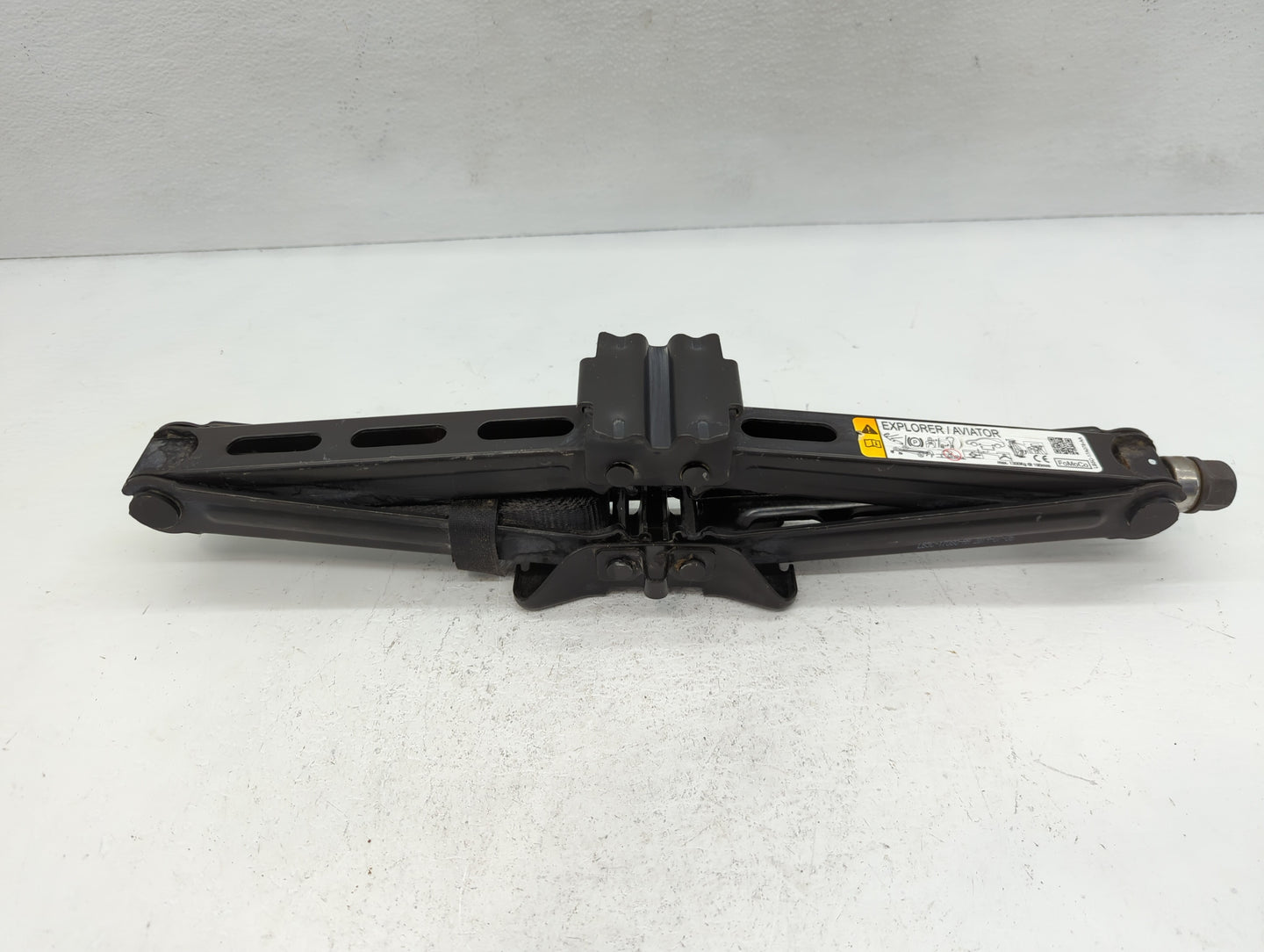 2020 Ford Explorer Spare Scissor Car Jack - Oemusedautoparts1.com