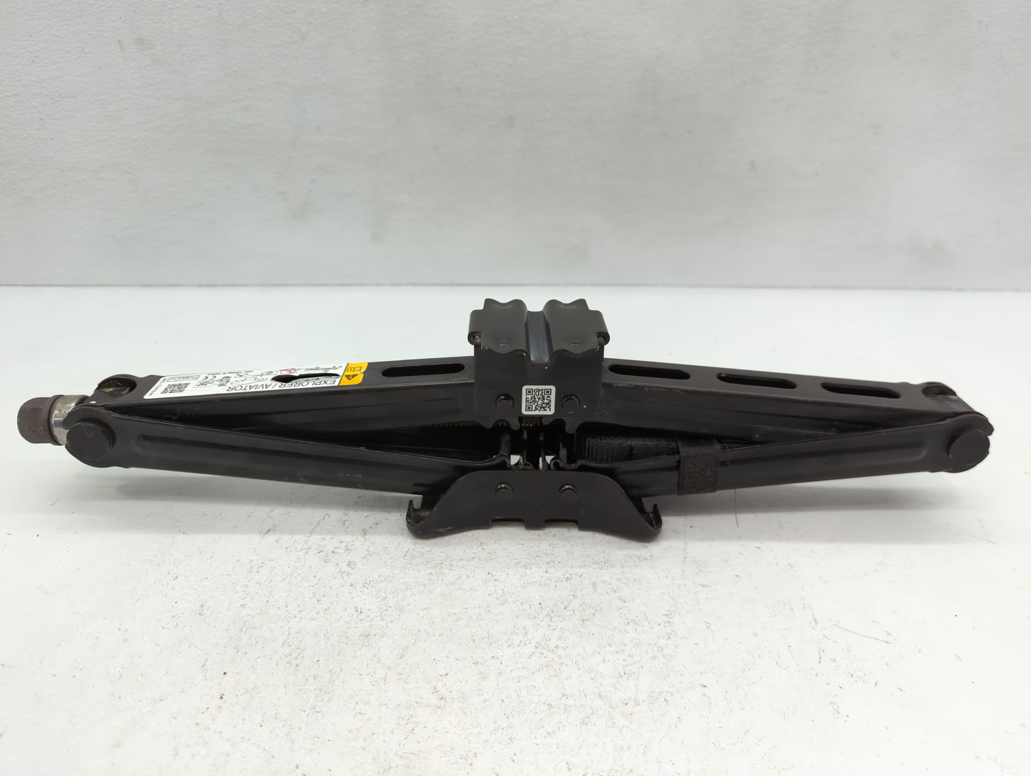 2020 Ford Explorer Spare Scissor Car Jack - Oemusedautoparts1.com