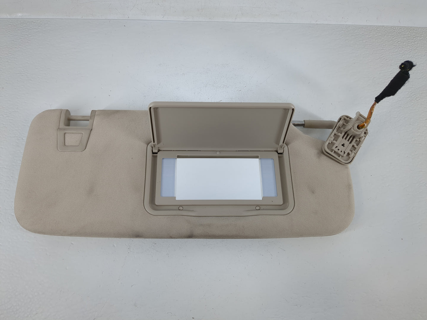 2020 Ford Explorer Sun Visor Shade Replacement Passenger Right Mirror Fits OEM Used Auto Parts - Oemusedautoparts1.com