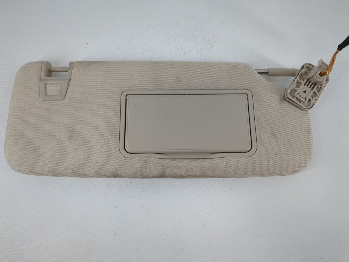2020 Ford Explorer Sun Visor Shade Replacement Passenger Right Mirror Fits OEM Used Auto Parts - Oemusedautoparts1.com