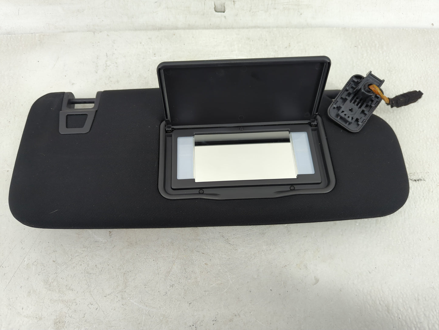 2020 Ford Explorer Sun Visor Shade Replacement Passenger Right Mirror Fits OEM Used Auto Parts - Oemusedautoparts1.com